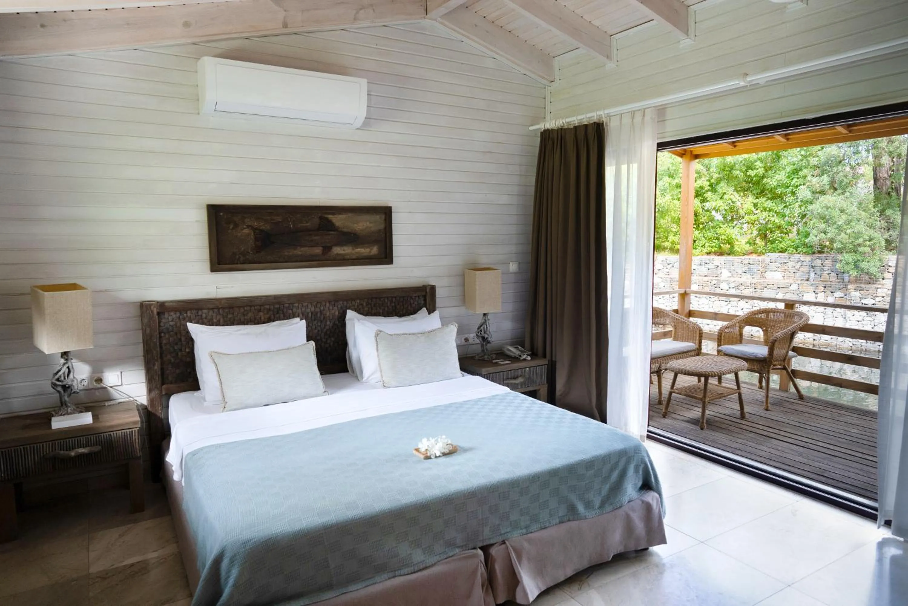 Bedroom, Bed in Golden Key Bordubet