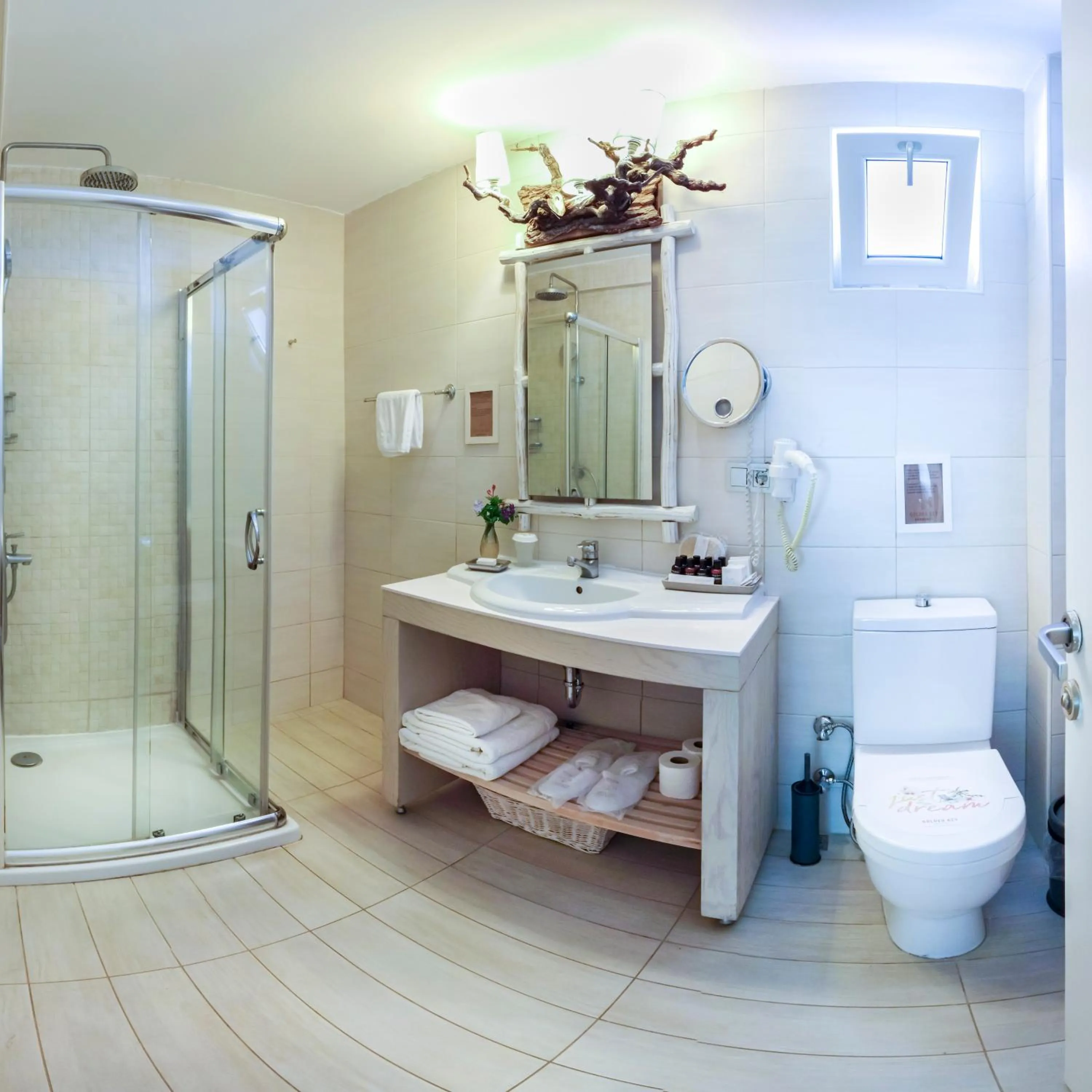 Bathroom in Golden Key Bordubet