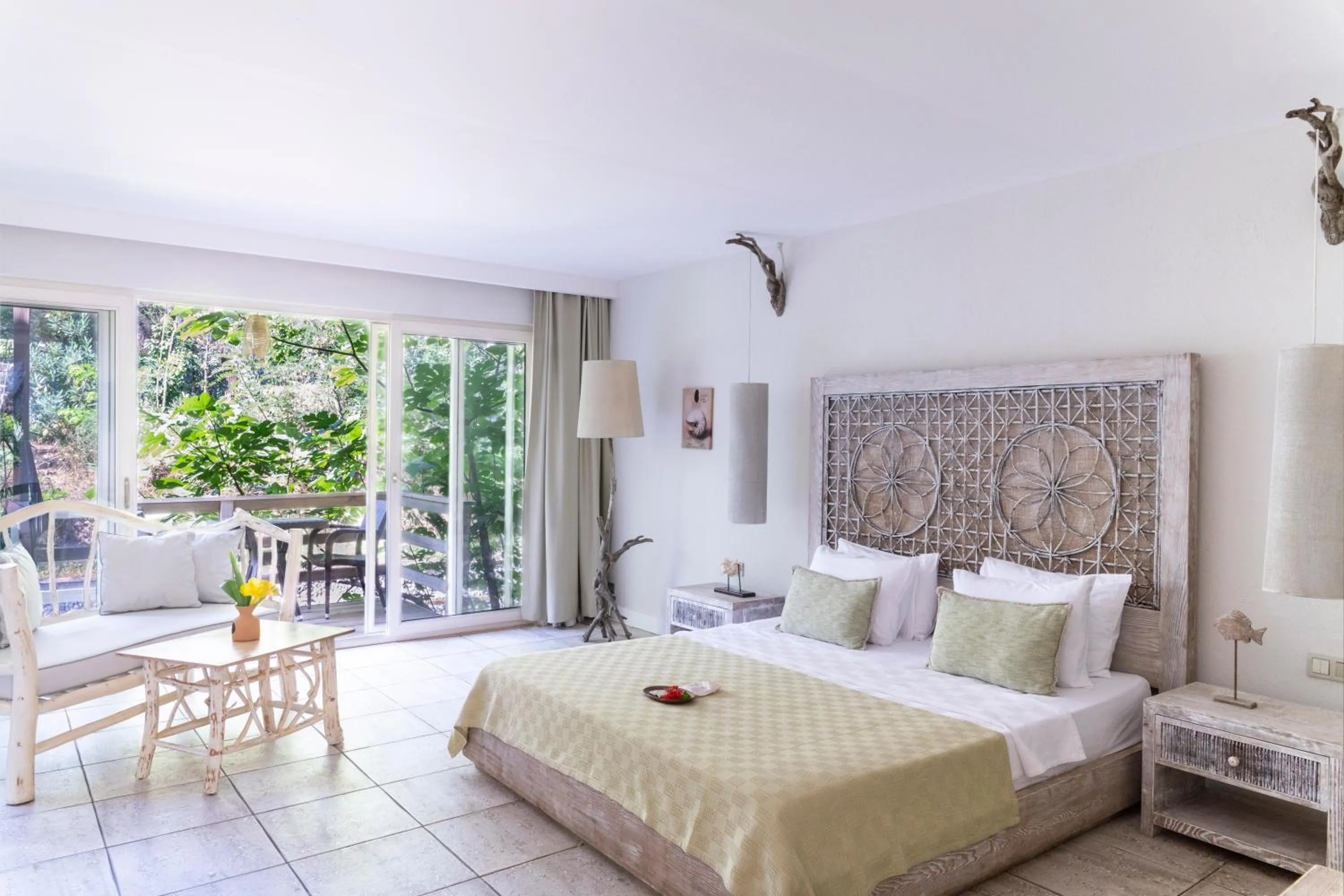 Bedroom, Bed in Golden Key Bordubet