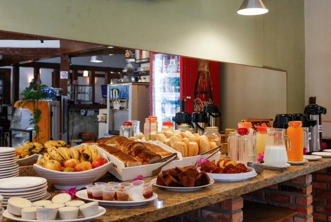 Restaurant/places to eat in Pousada New Paradise