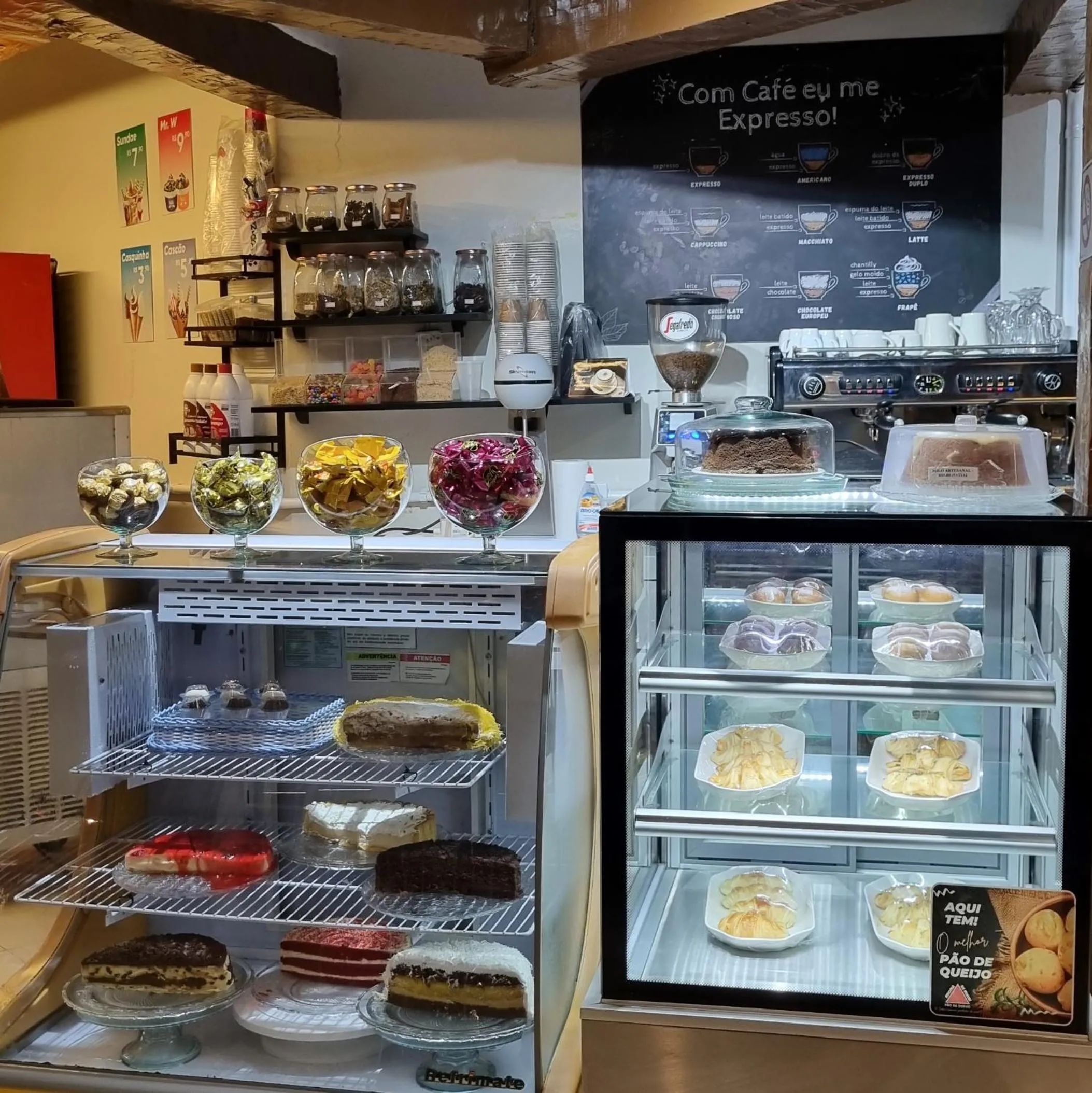 Restaurant/places to eat in Pousada New Paradise