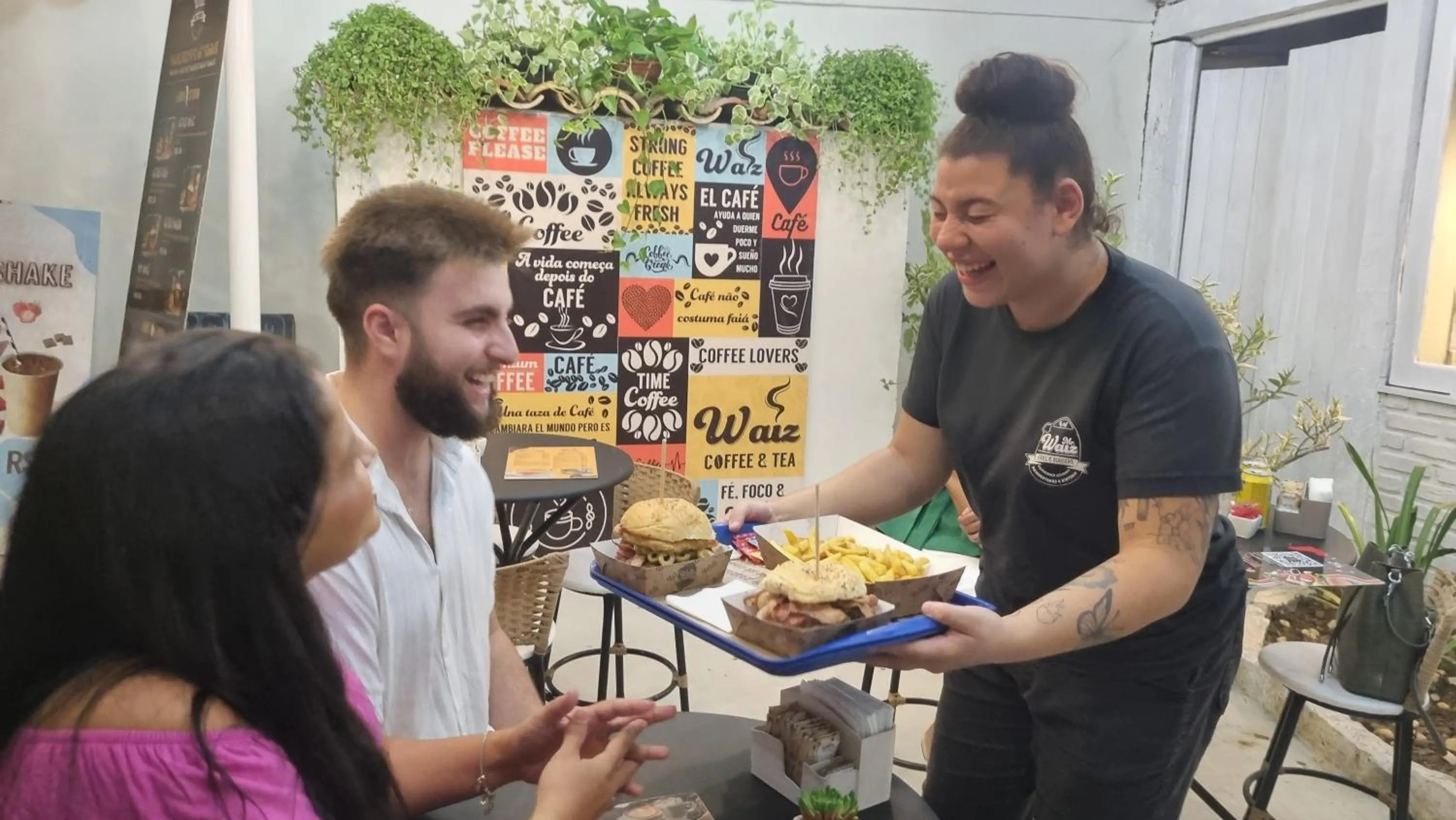 Restaurant/places to eat in Pousada New Paradise