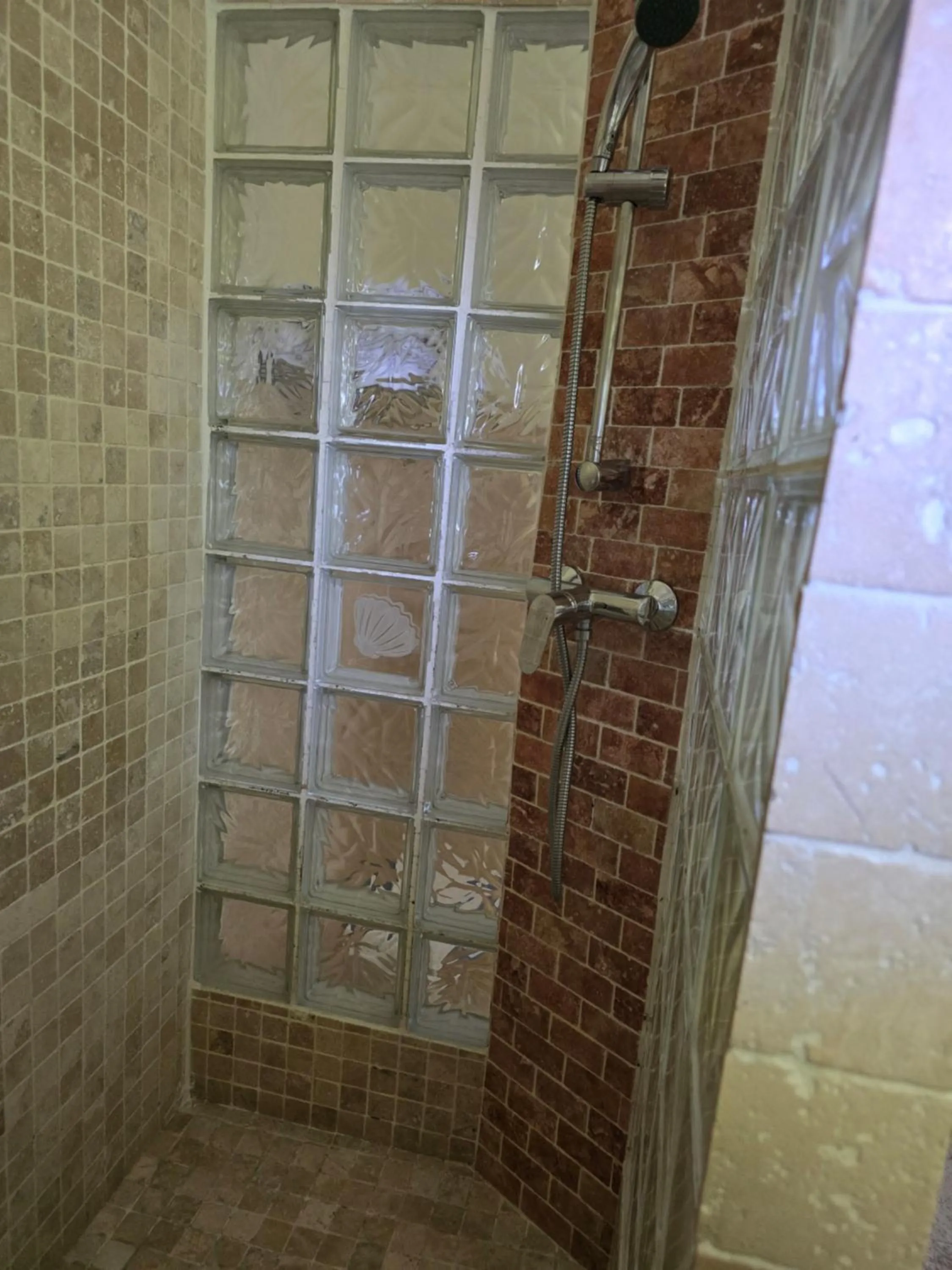 Bathroom in Auberge les Aromes