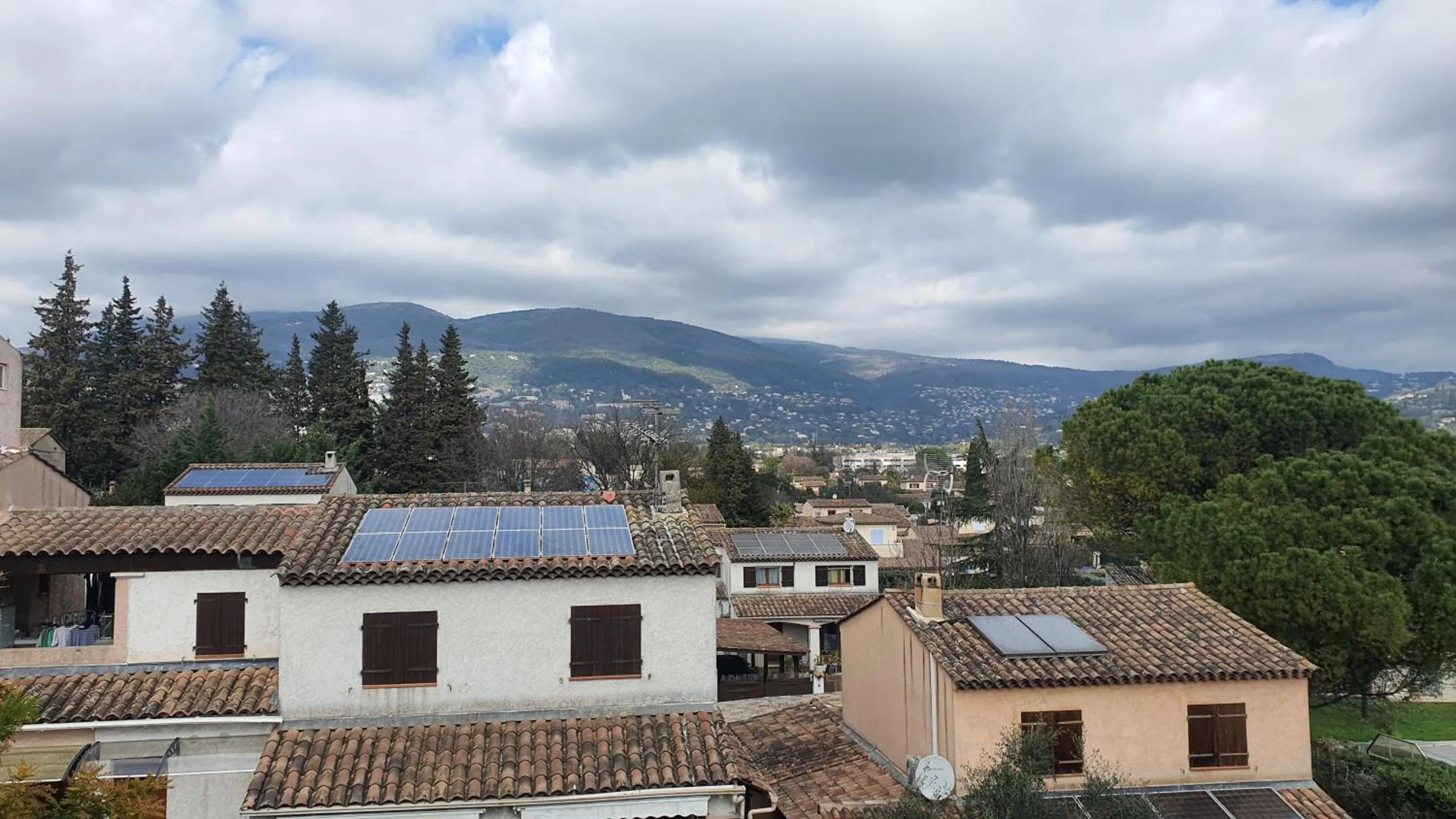 Mountain view in Auberge les Aromes