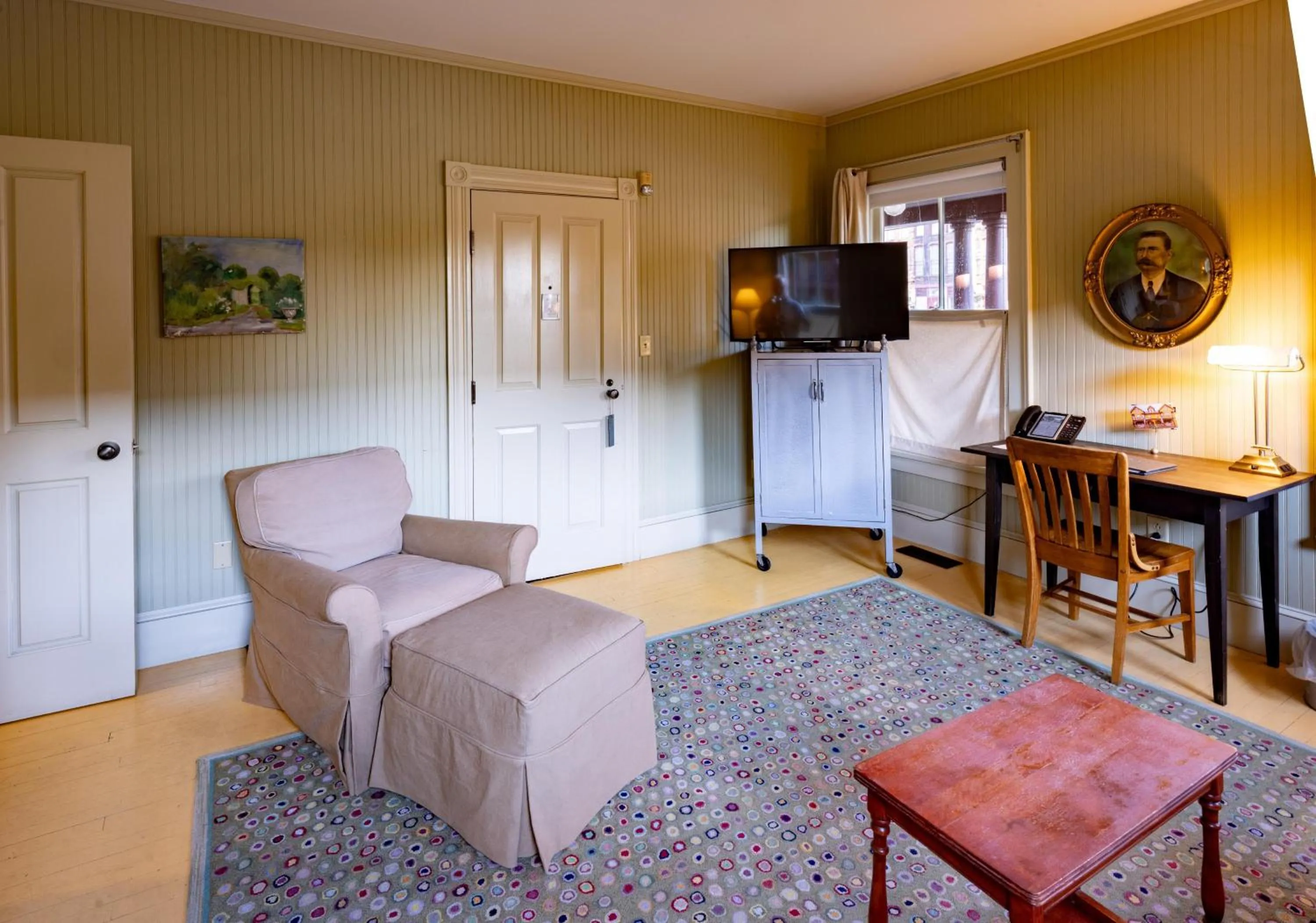 TV and multimedia in The Porches Inn at Mass MoCA