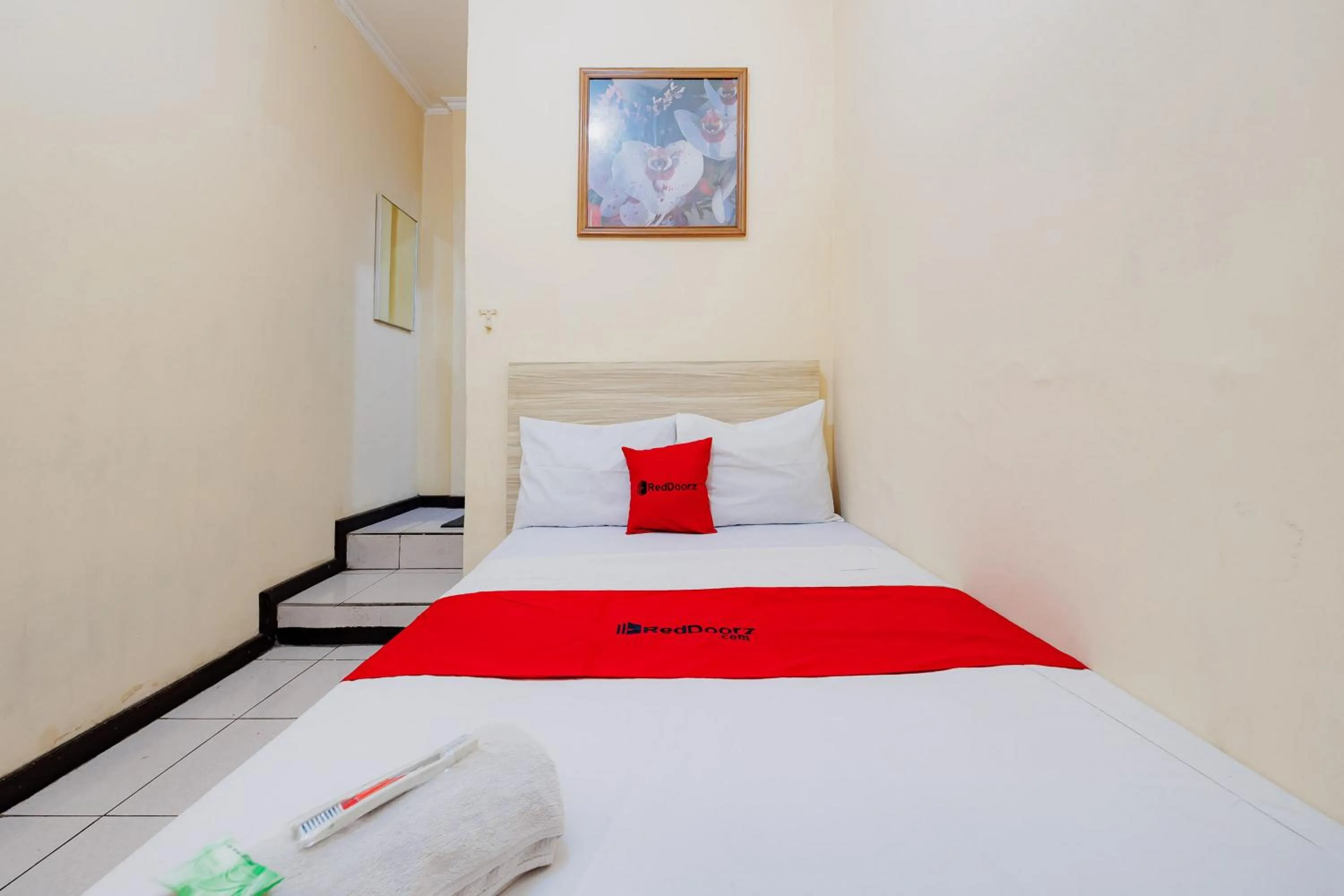 Bedroom, Bed in RedDoorz near Istana Plaza 2