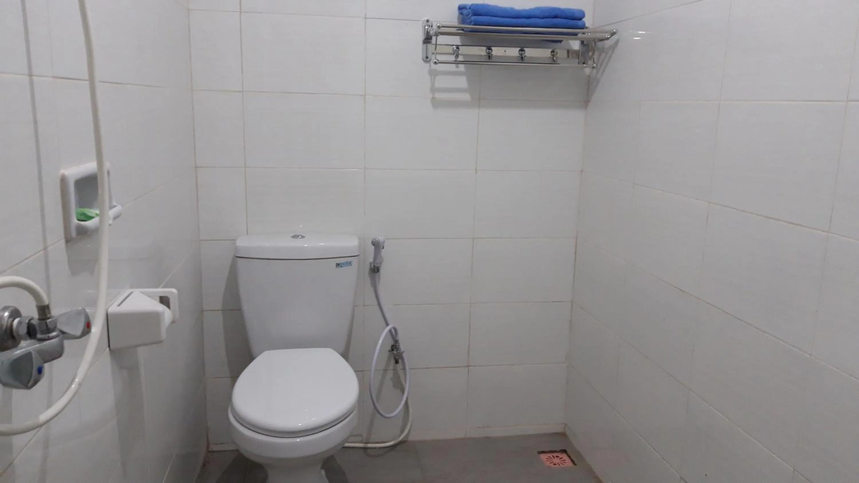 RedDoorz near Istana Plaza 2