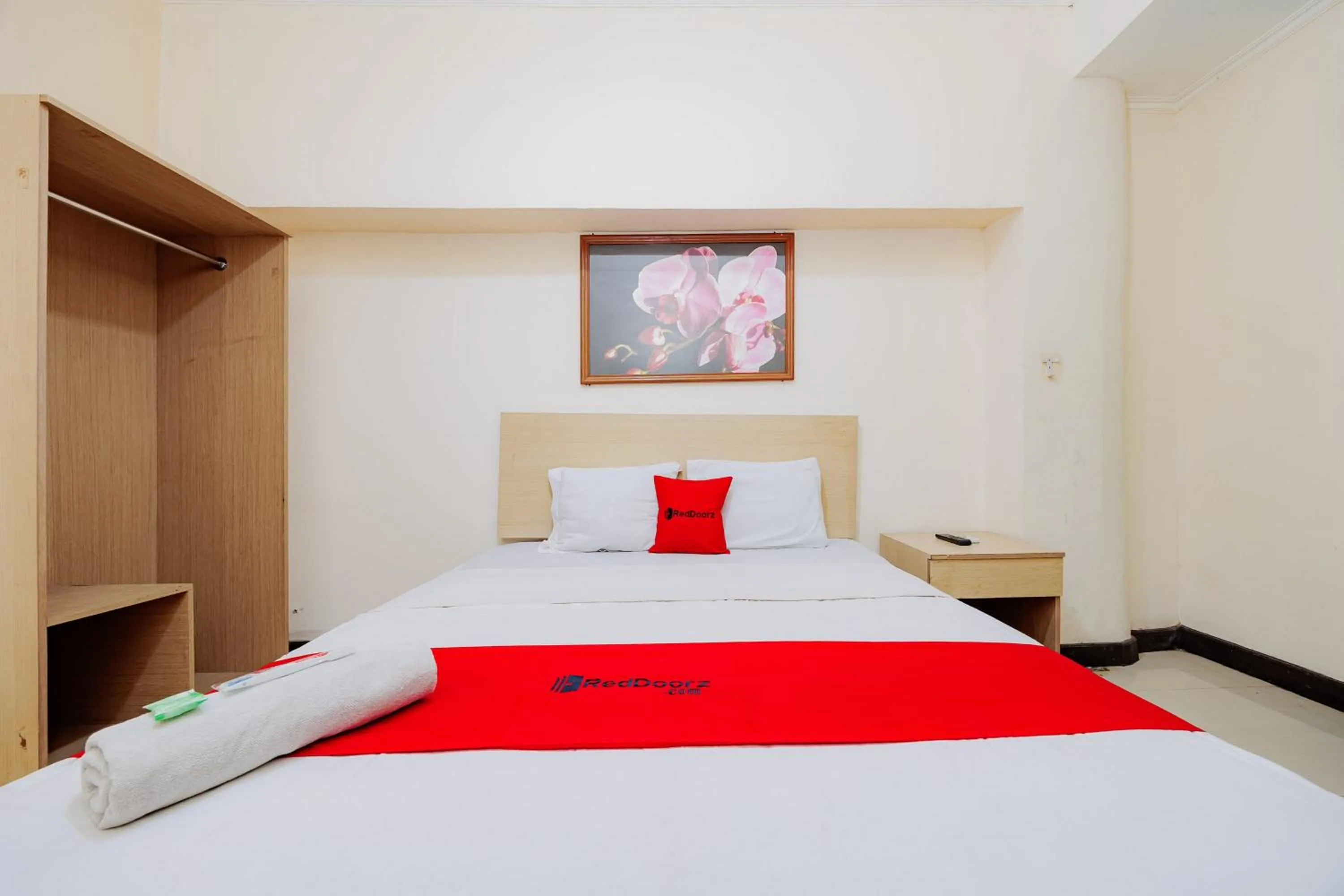 Bedroom, Bed in RedDoorz near Istana Plaza 2