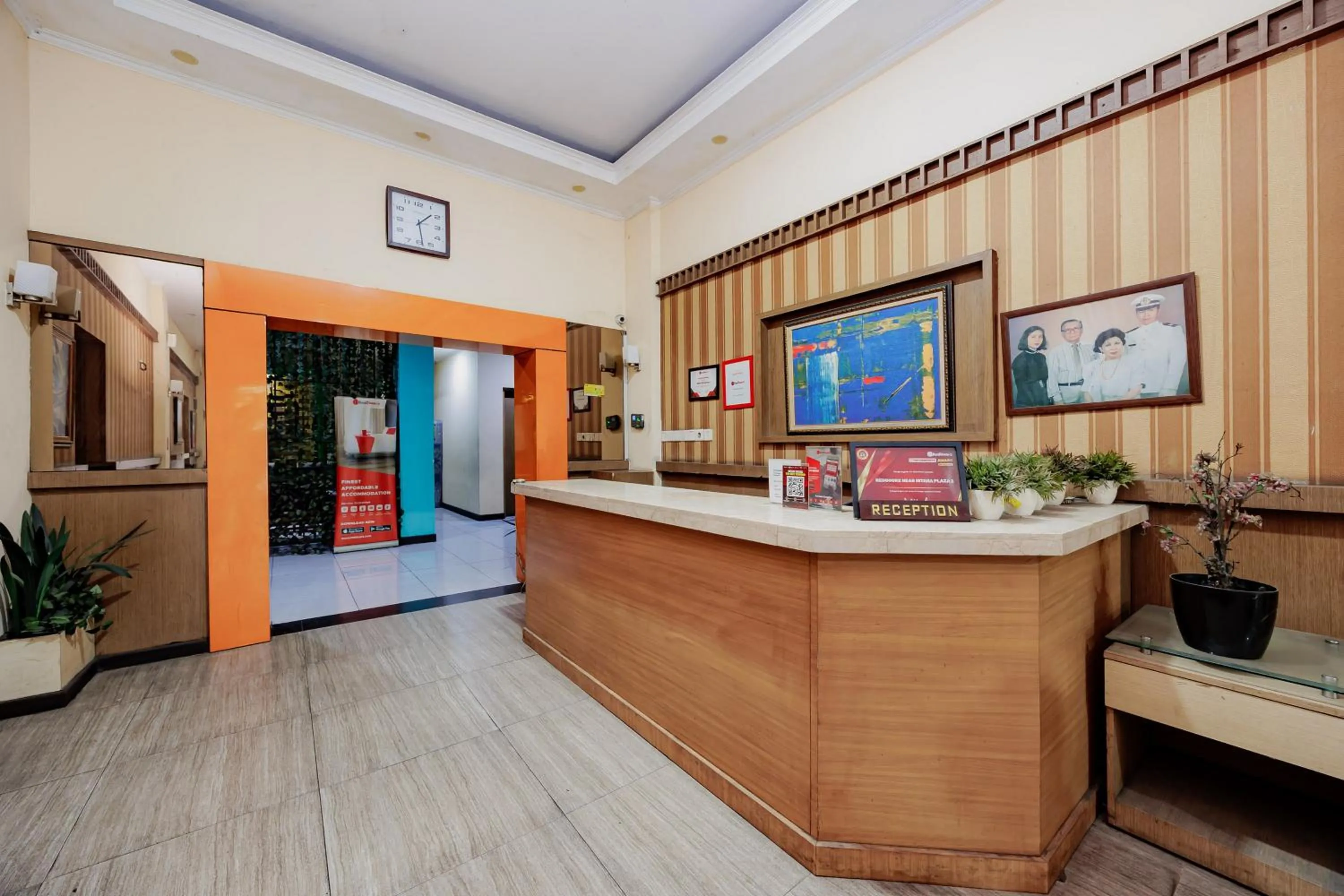 Lobby or reception in RedDoorz near Istana Plaza 2