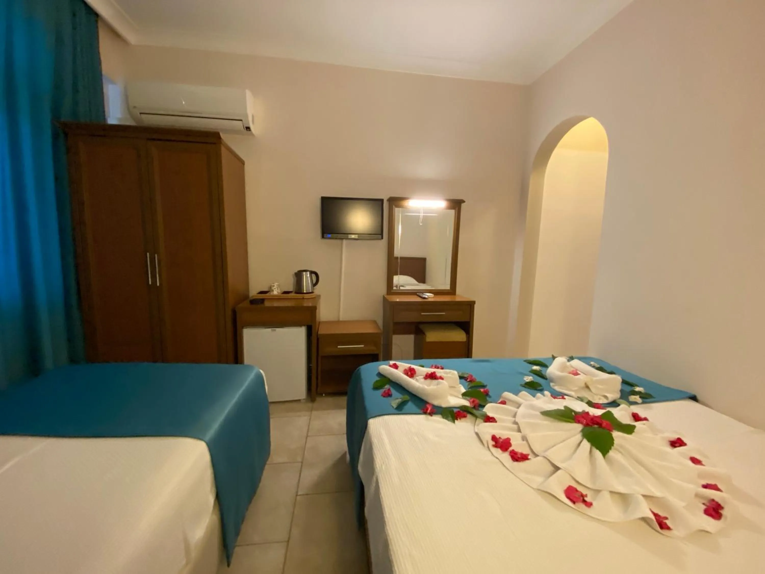 Photo of the whole room, Bed in B&B Yuzbasi Beach