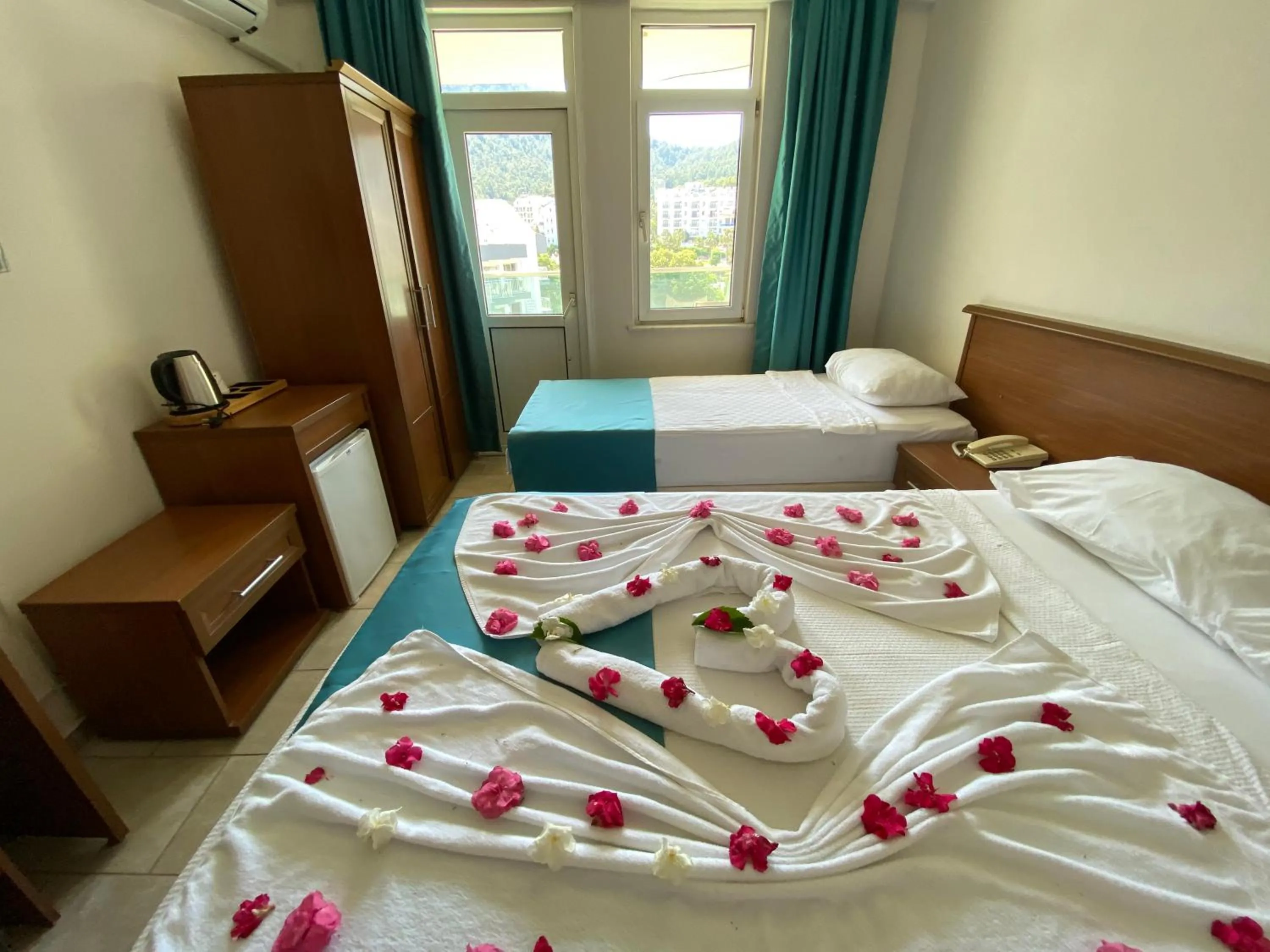 Photo of the whole room, Bed in B&B Yuzbasi Beach