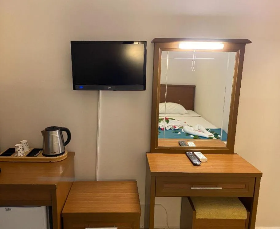 TV and multimedia, Bed in B&B Yuzbasi Beach