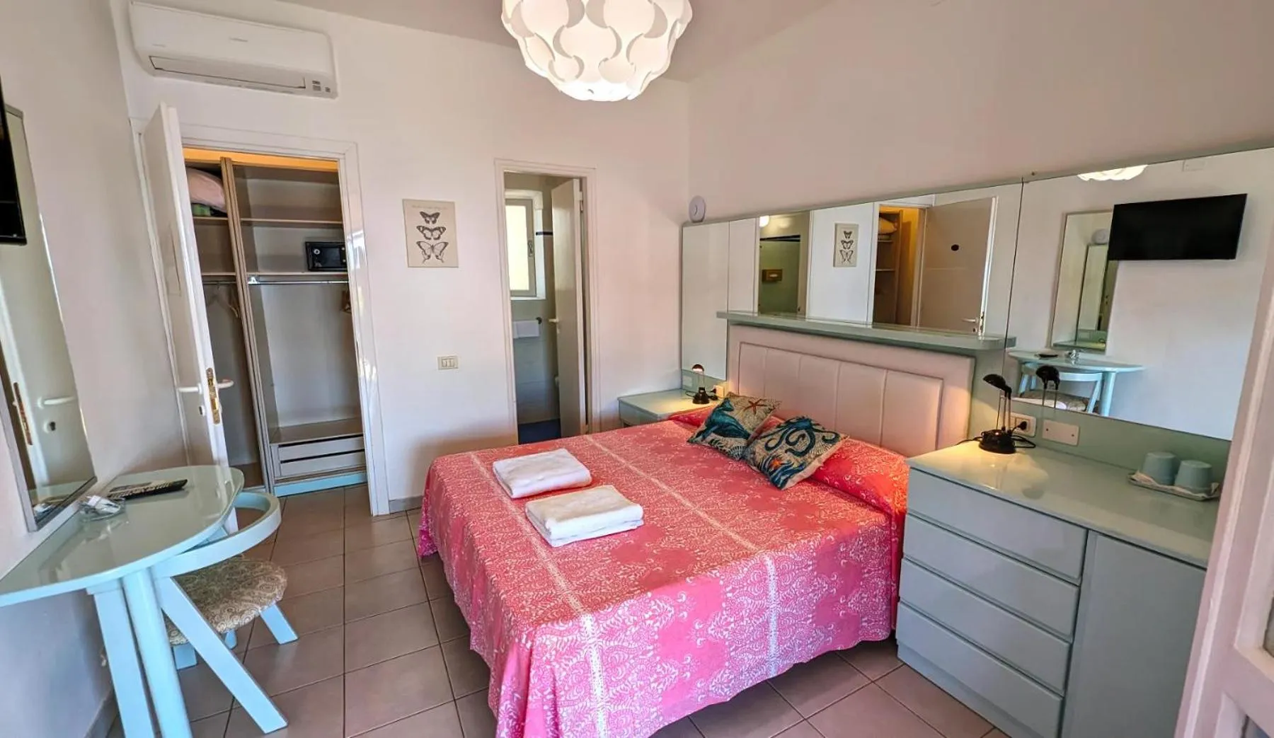 Bedroom in Hotel Capo Sud
