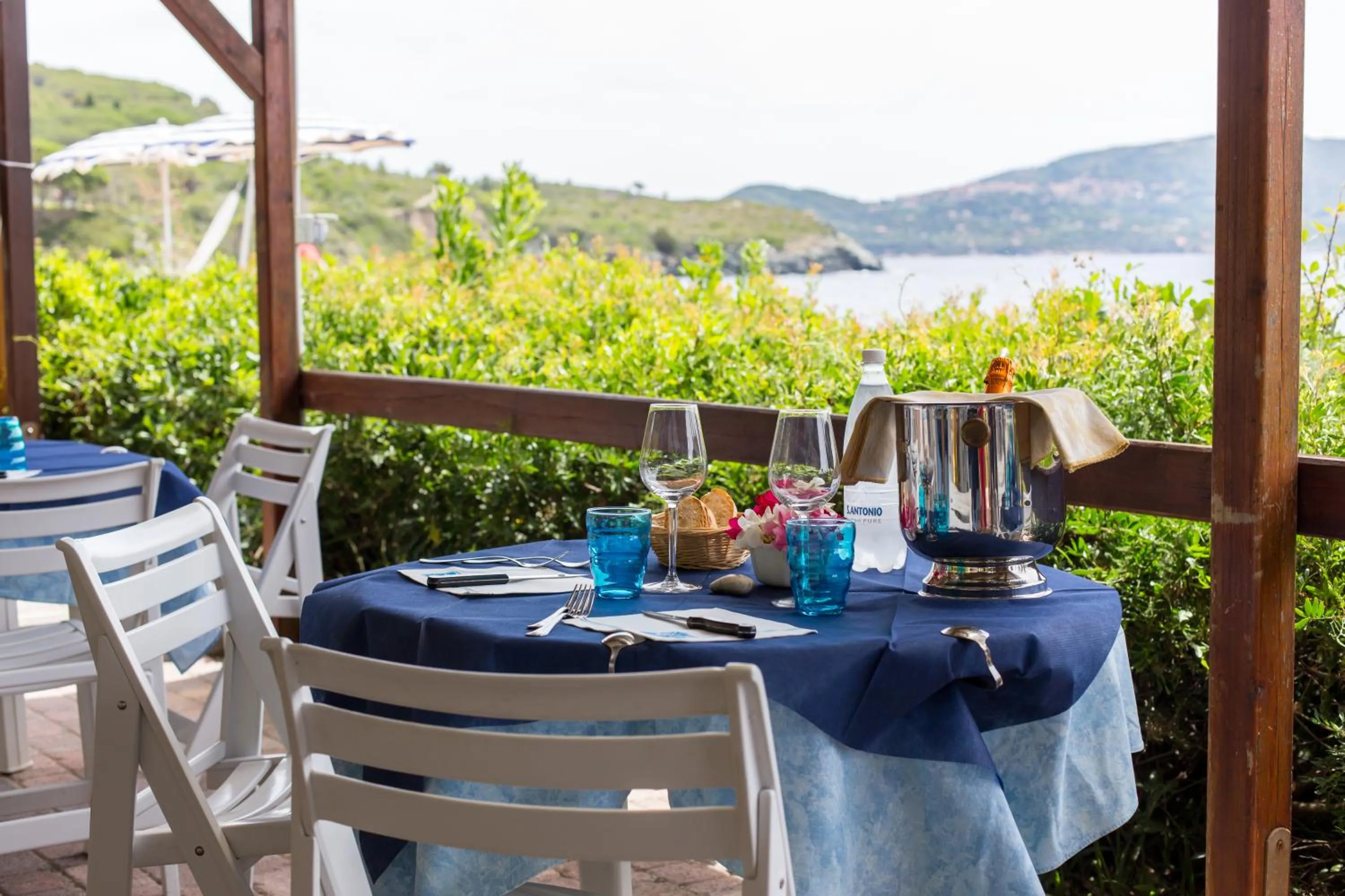 Restaurant/places to eat in Hotel Capo Sud