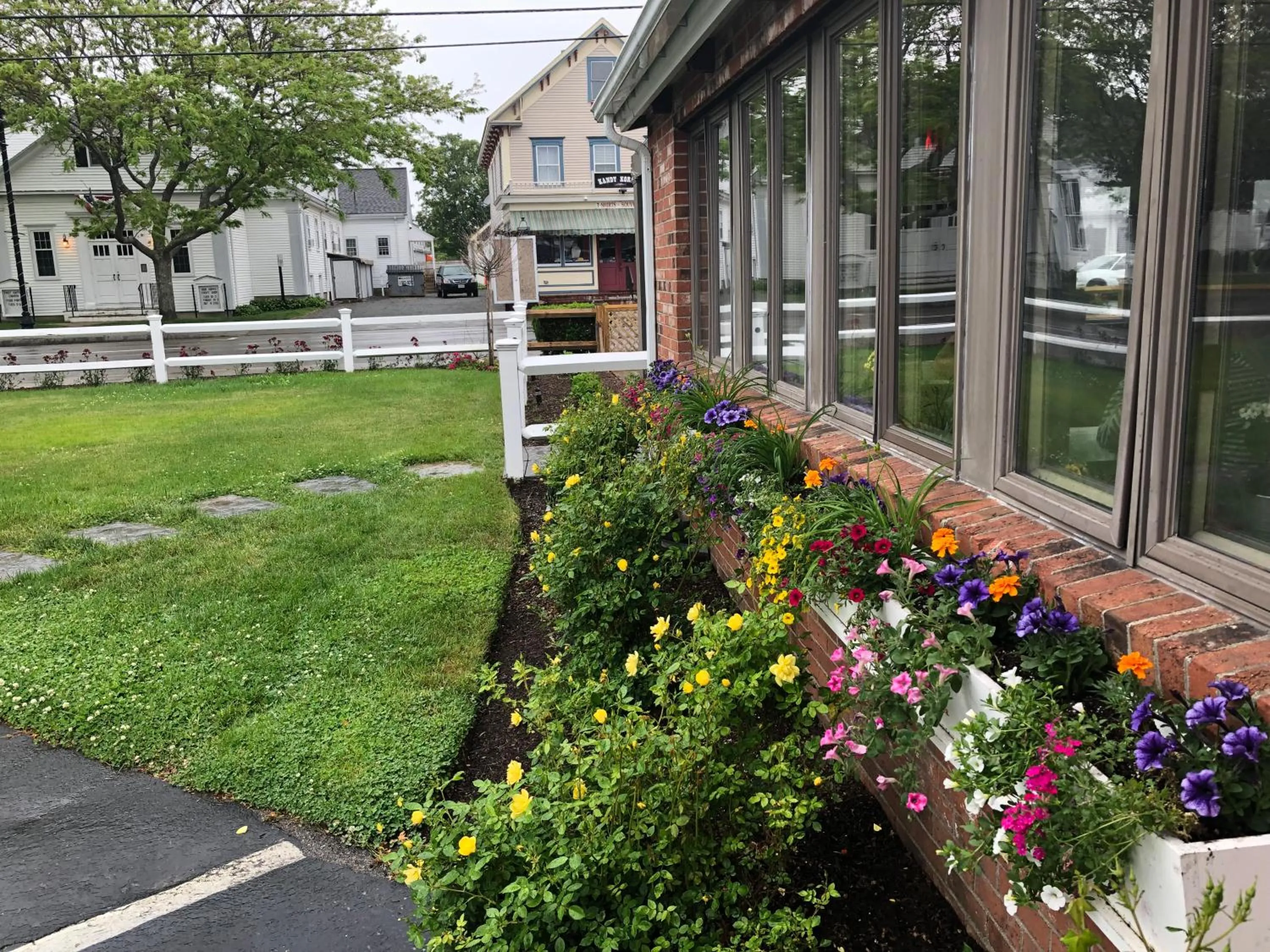Garden view in Hyannis Inn