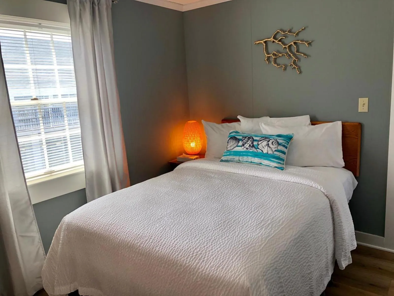 Bedroom in Hyannis Inn