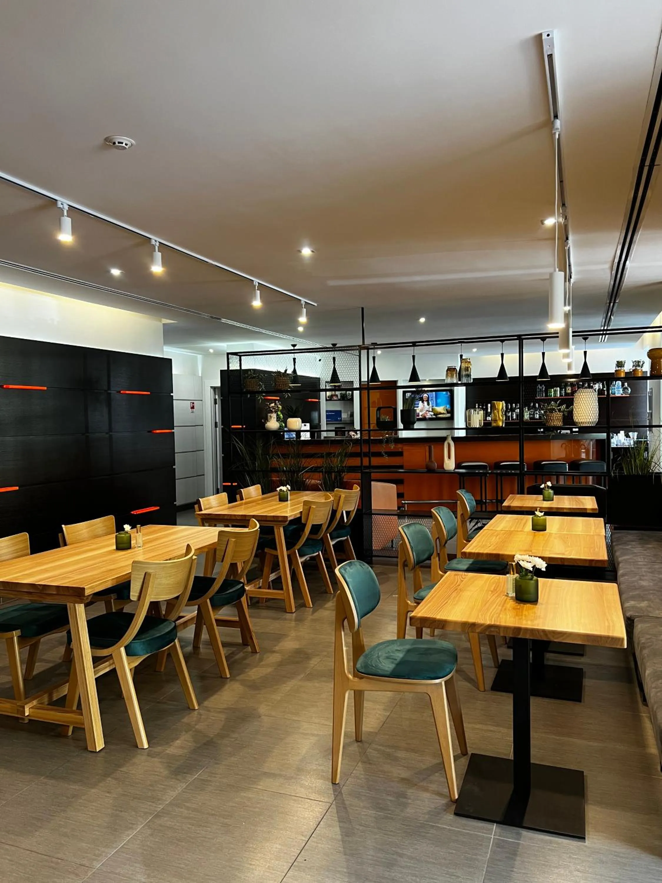 Restaurant/places to eat in City Park Hotel by CHM