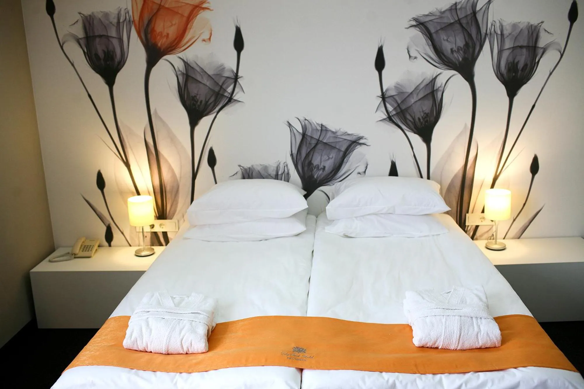 Photo of the whole room, Bed in City Park Hotel by CHM