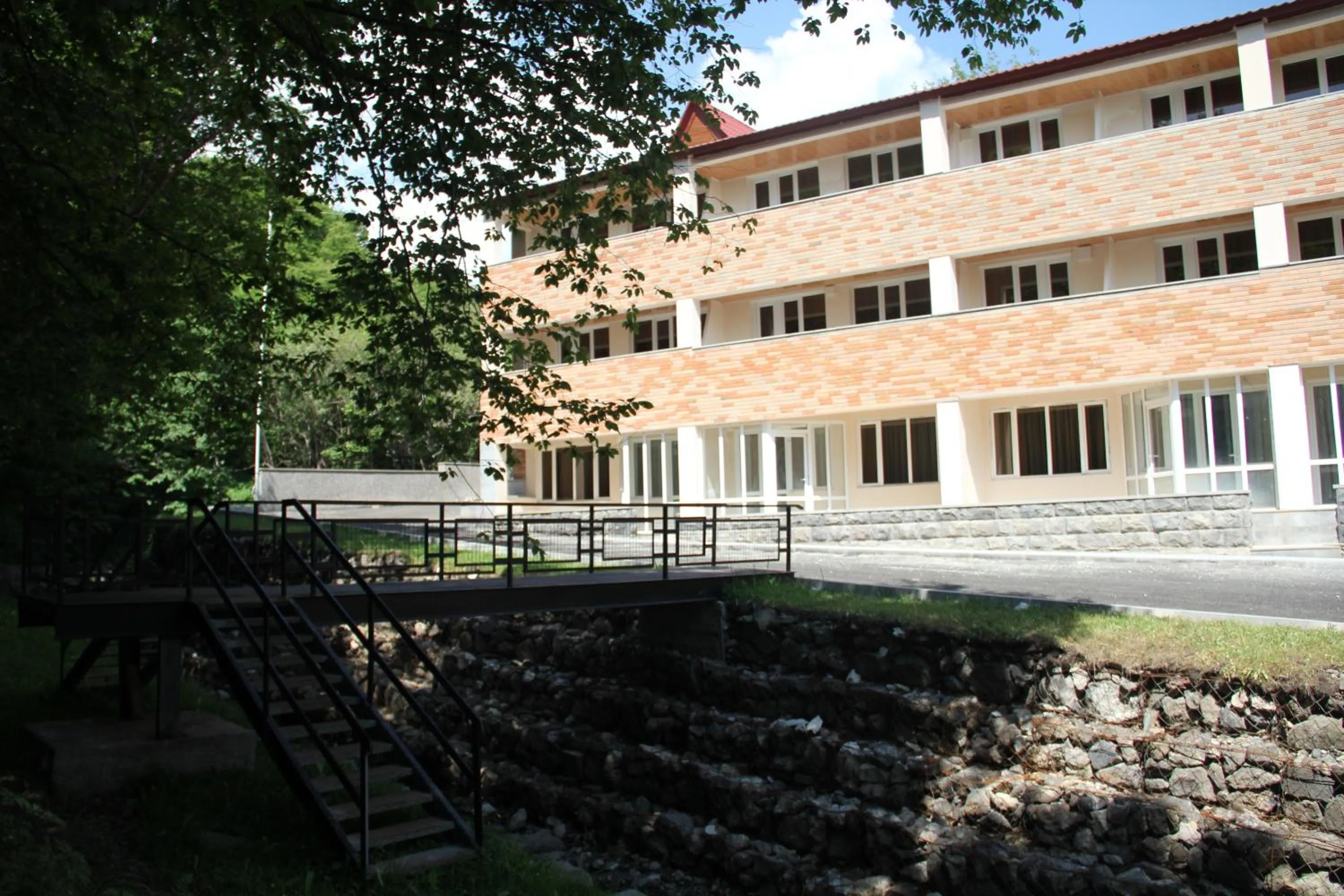 Garden in Tsaghkahovit Hotel