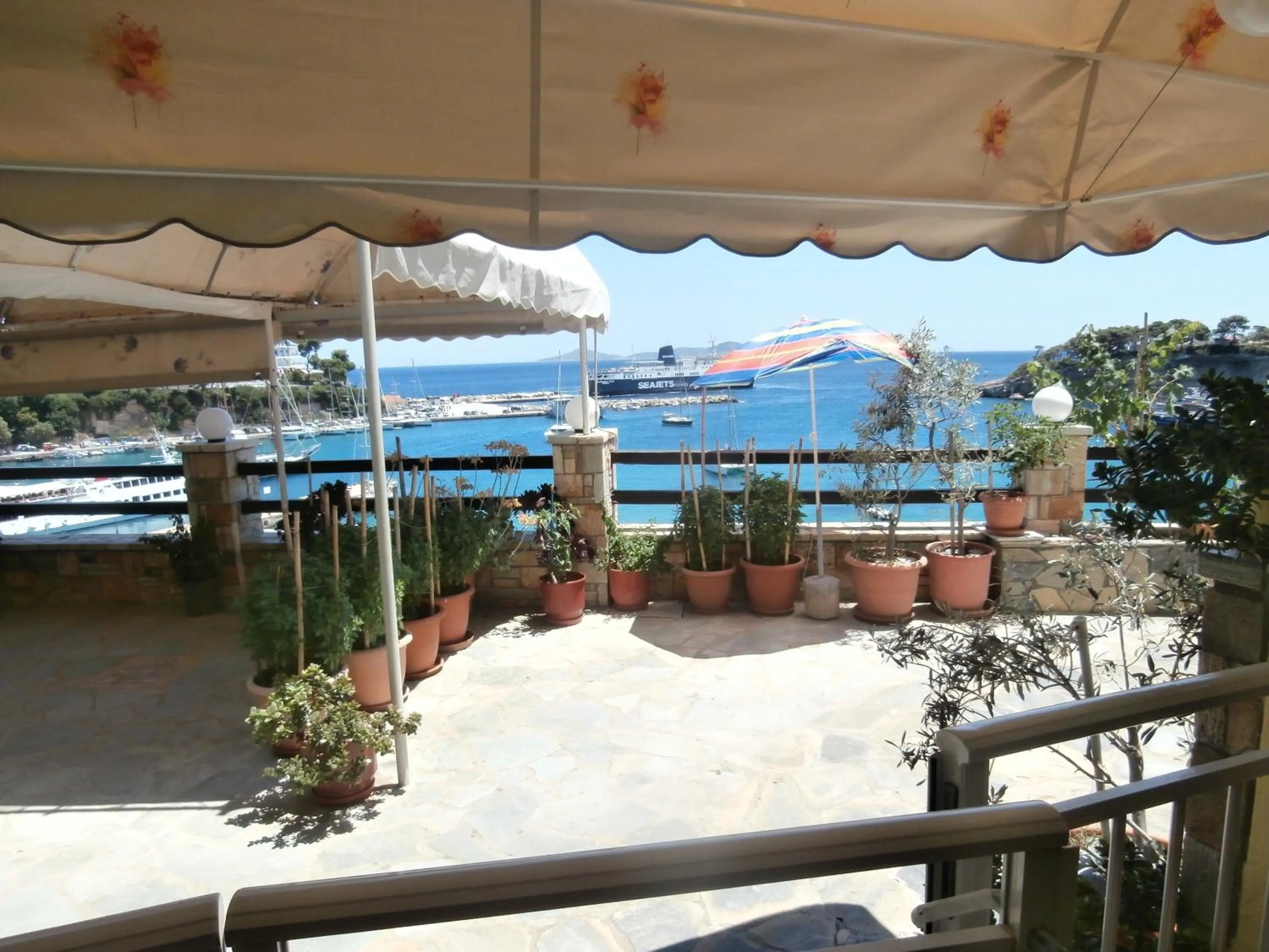 Balcony/Terrace in Haravgi Hotel