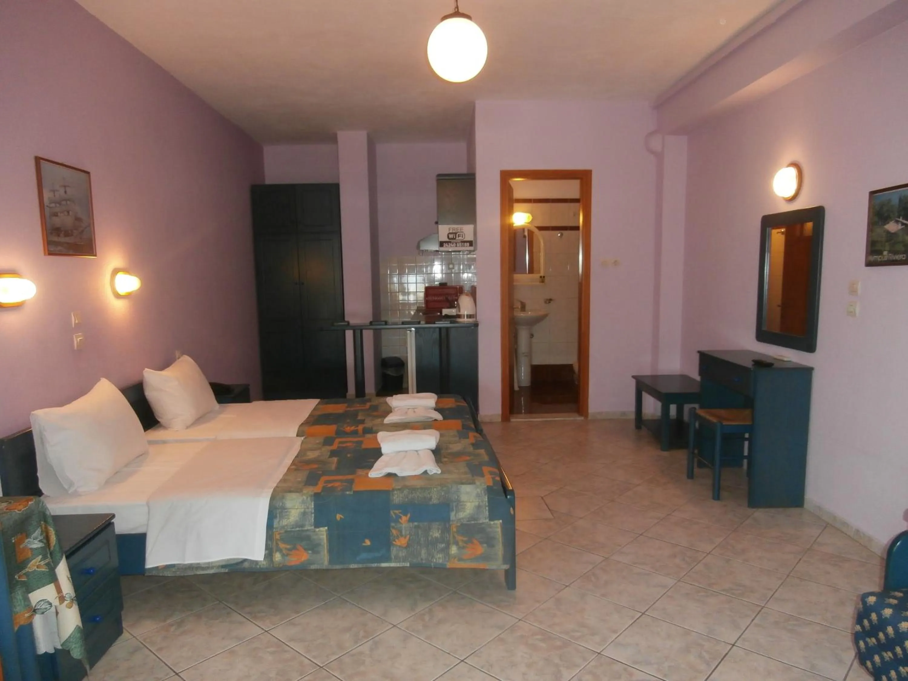 Bedroom, Bed in Haravgi Hotel