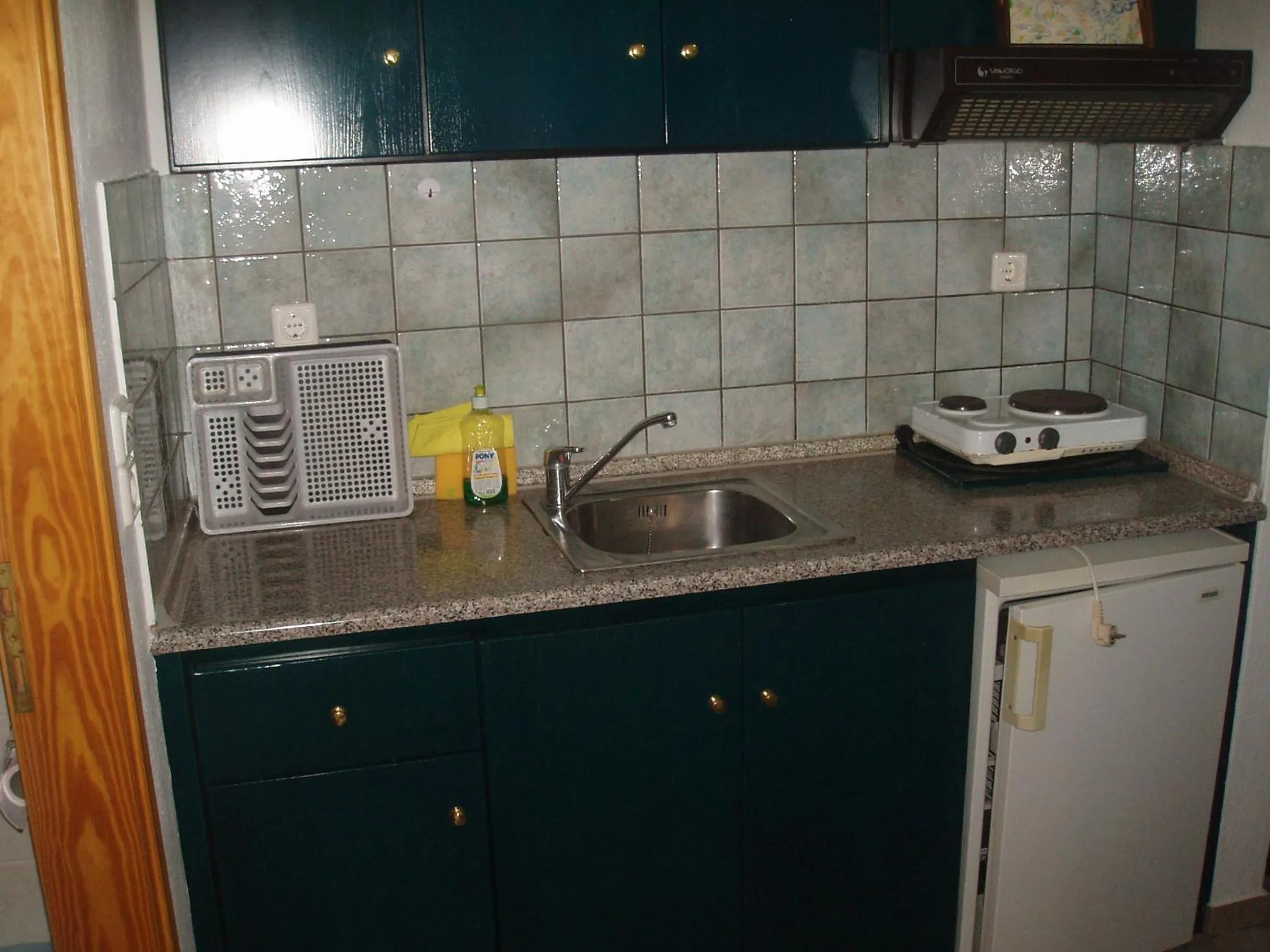 Kitchen or kitchenette in Haravgi Hotel