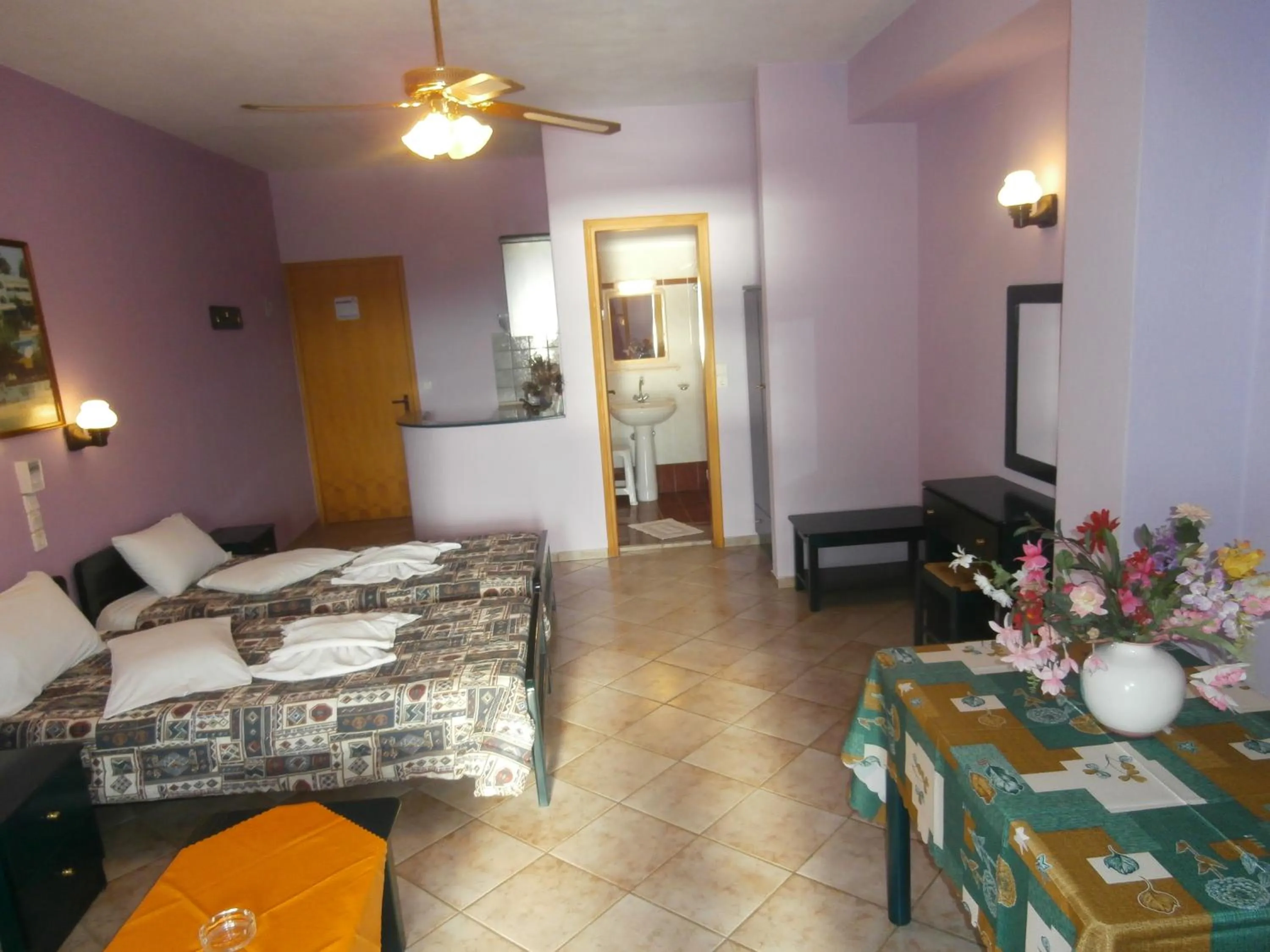 Photo of the whole room, Bed in Haravgi Hotel