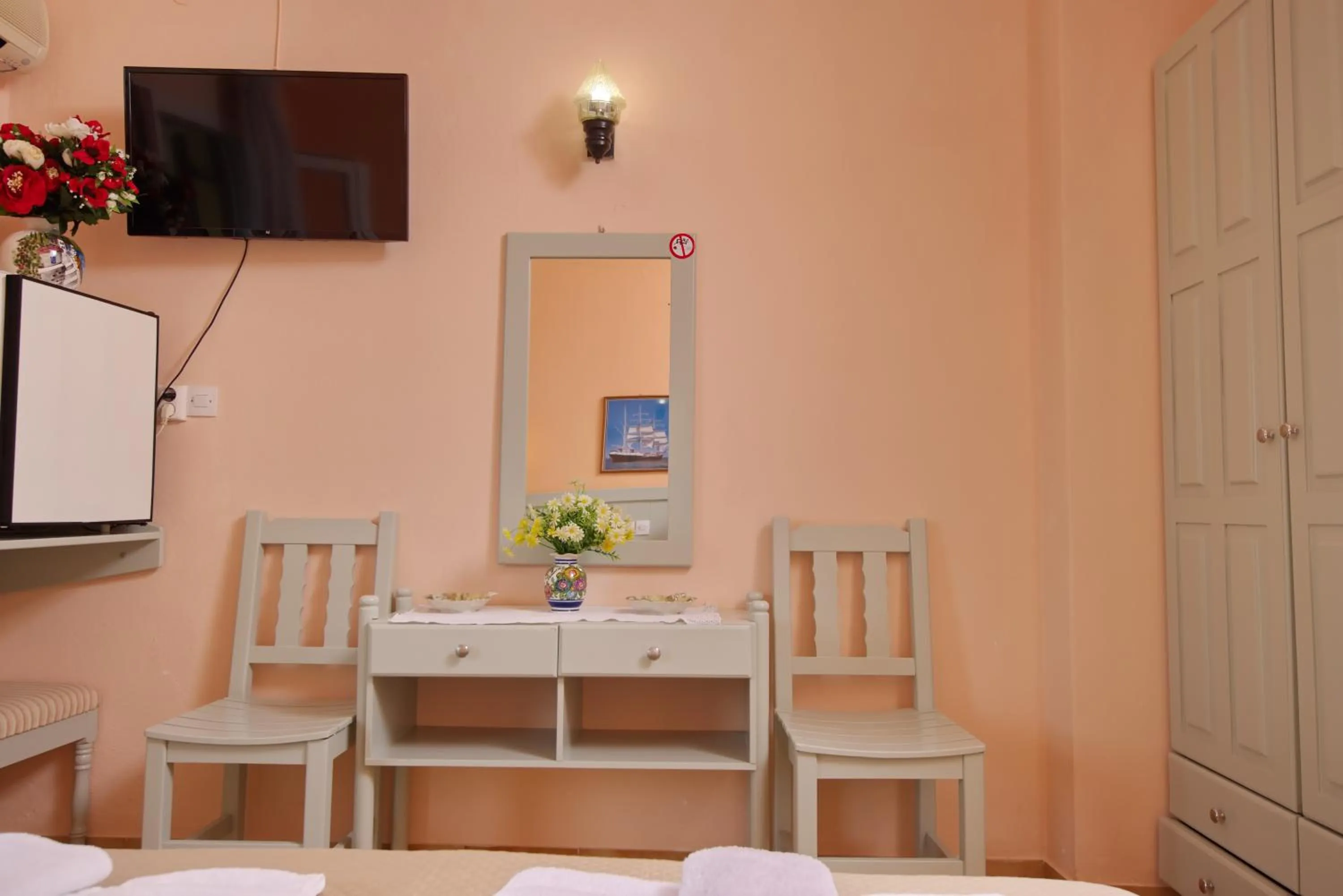 Decorative detail in Haravgi Hotel