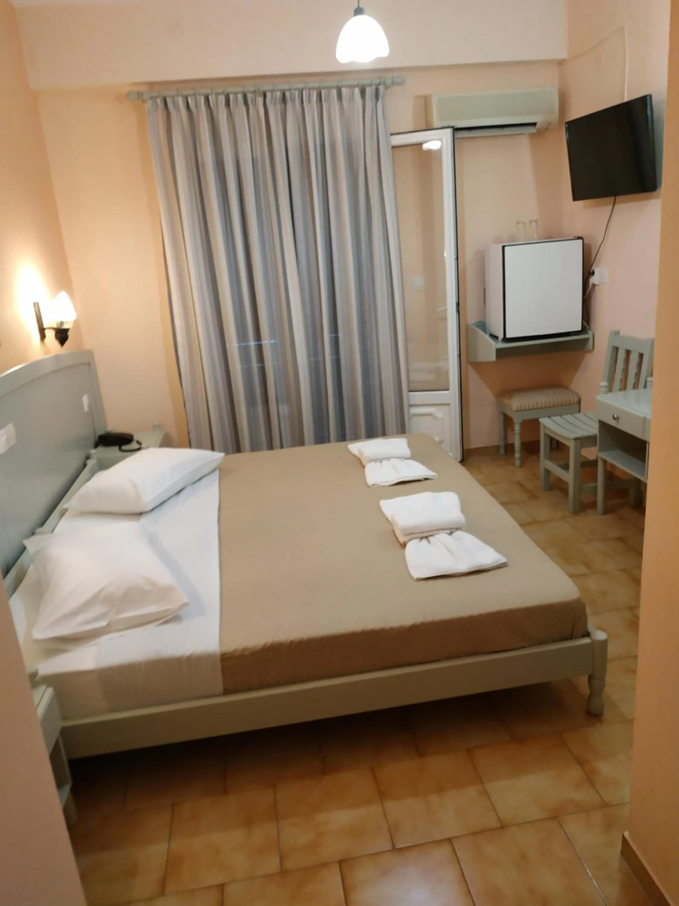 Photo of the whole room, Bed in Haravgi Hotel