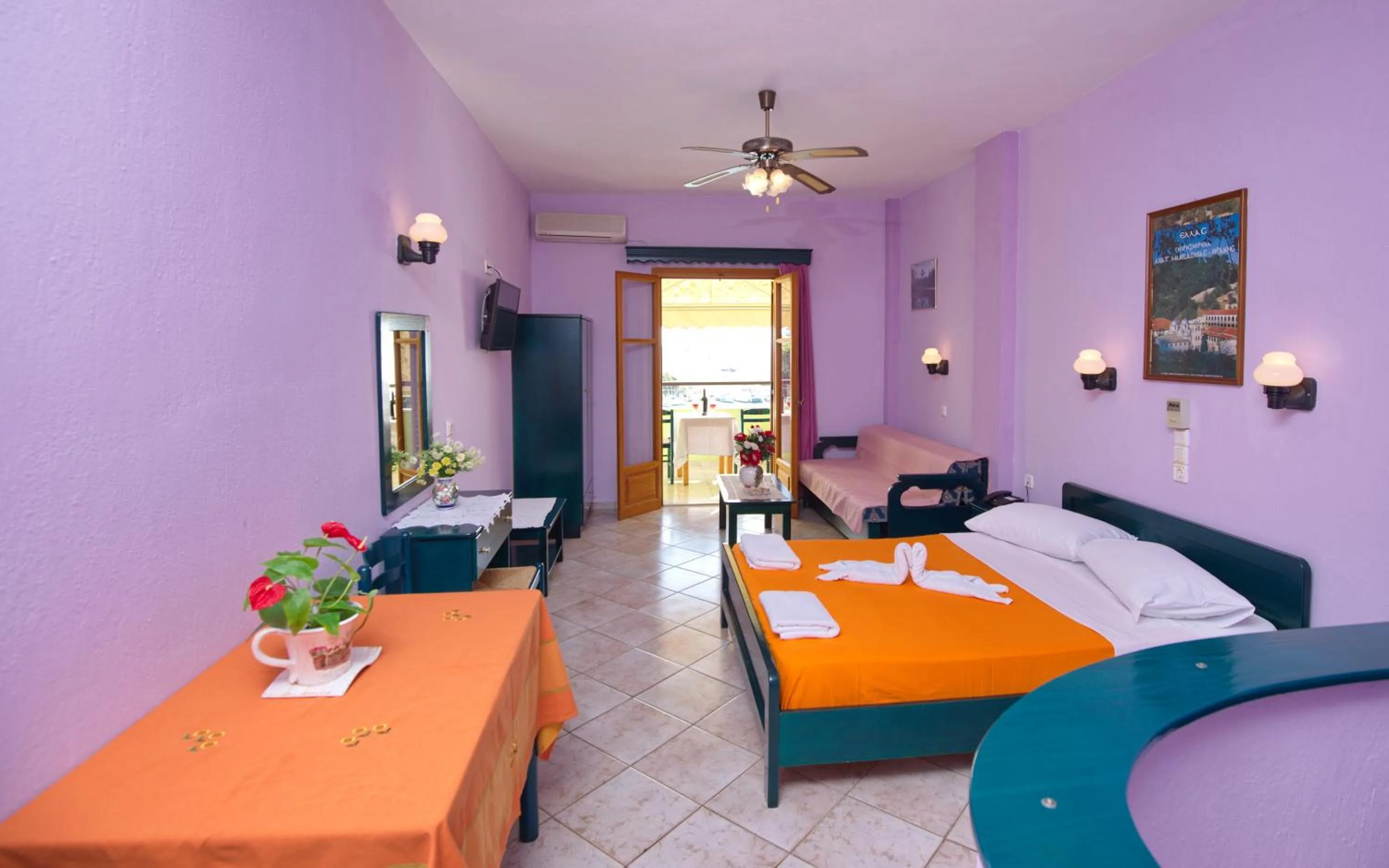 Photo of the whole room, Bed in Haravgi Hotel