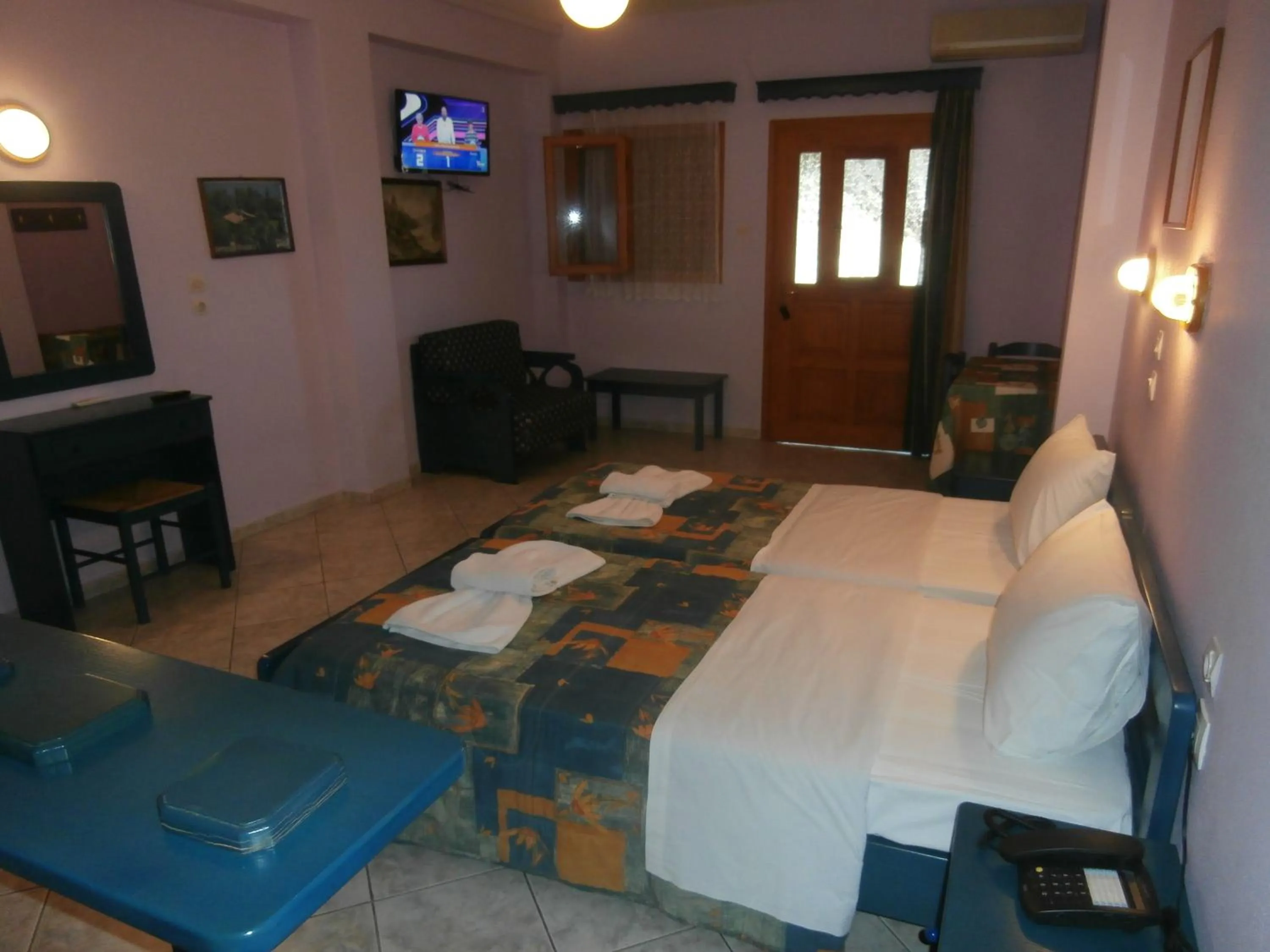 Bedroom, Bed in Haravgi Hotel