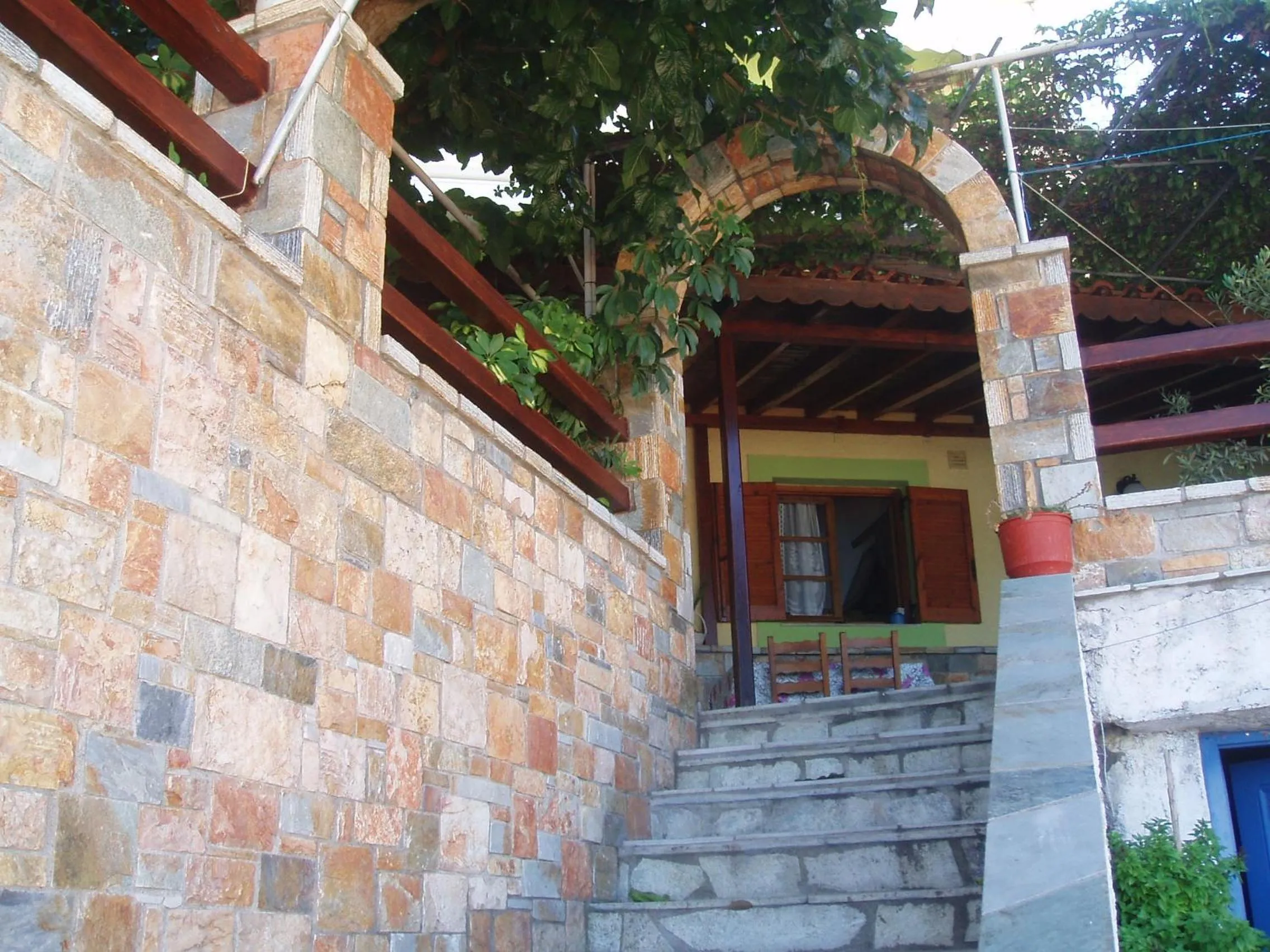 Patio in Haravgi Hotel