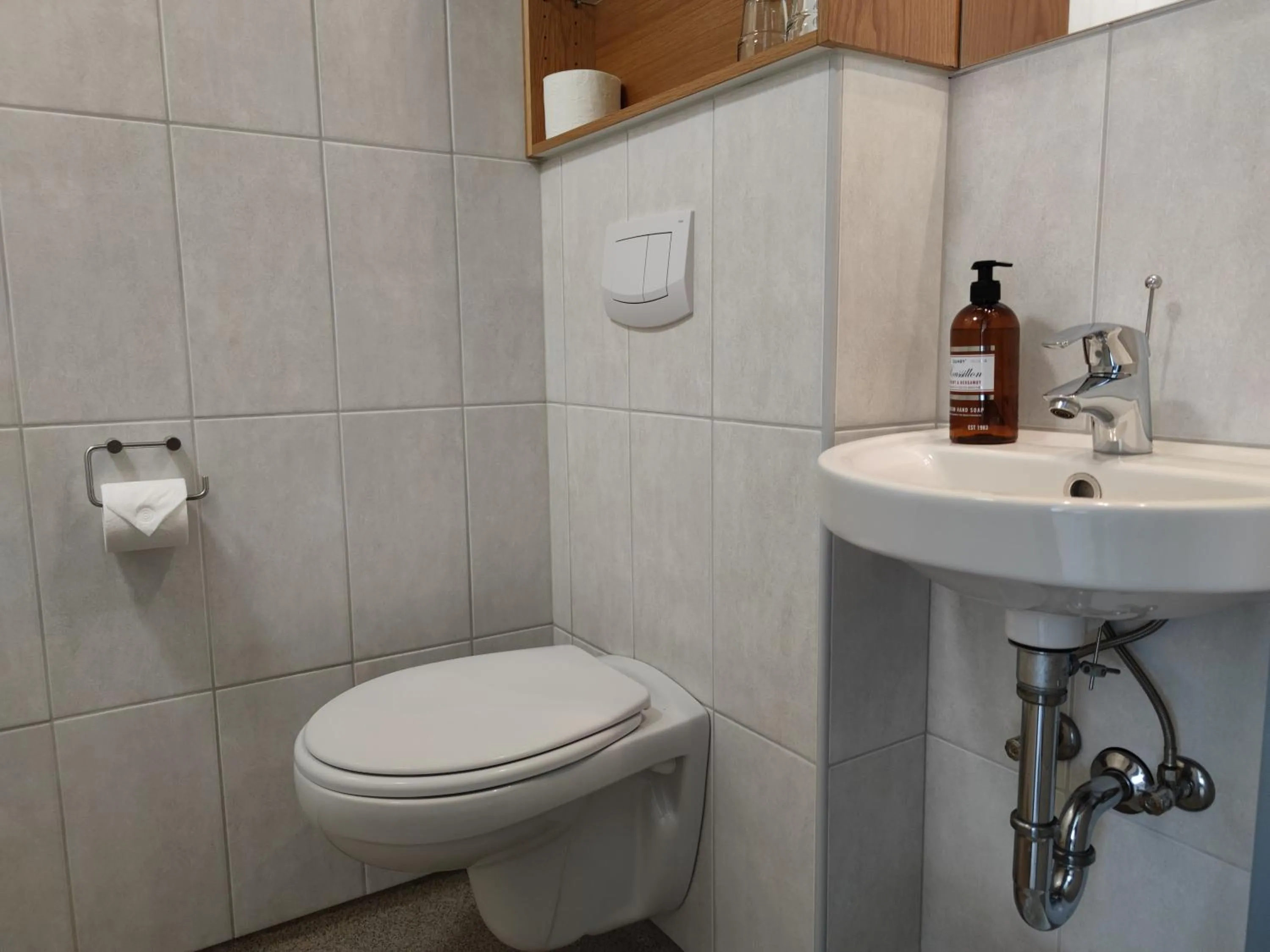 Bathroom in Hotel Mikligardur