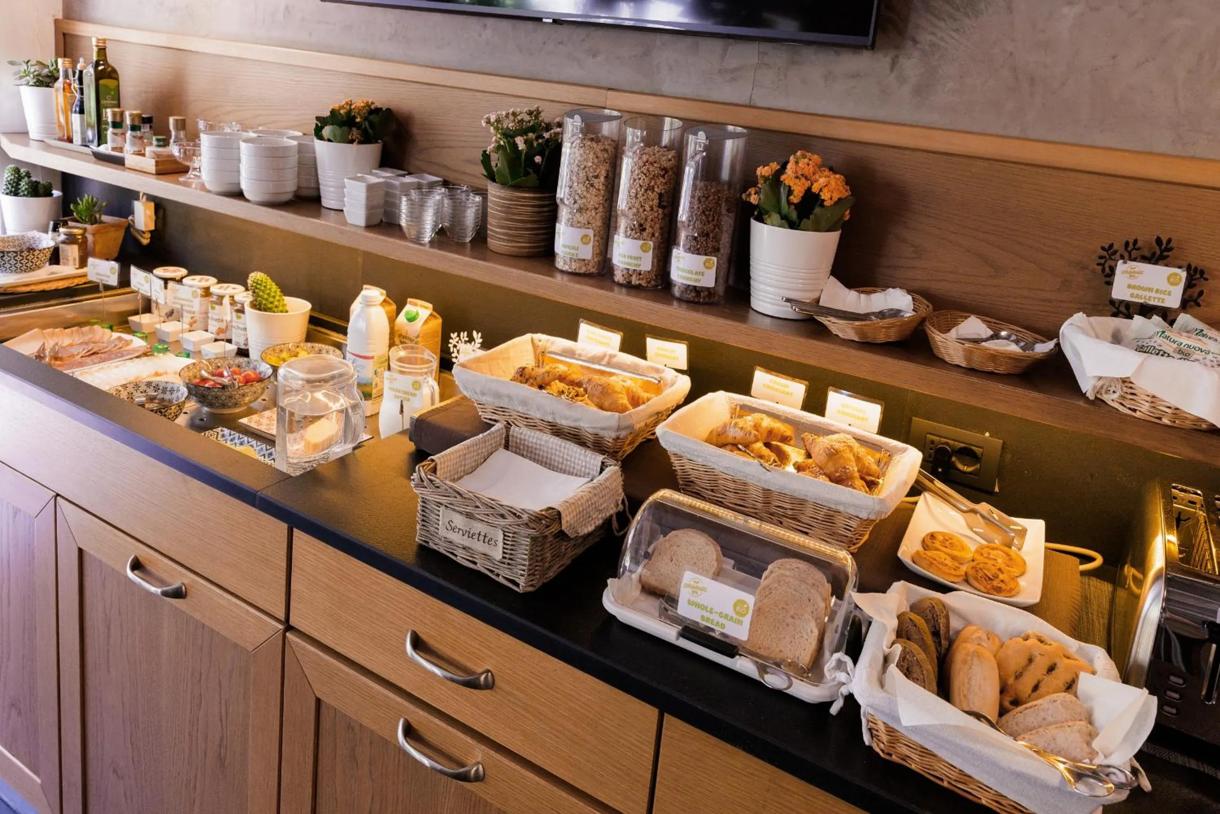 Buffet breakfast in Biocity