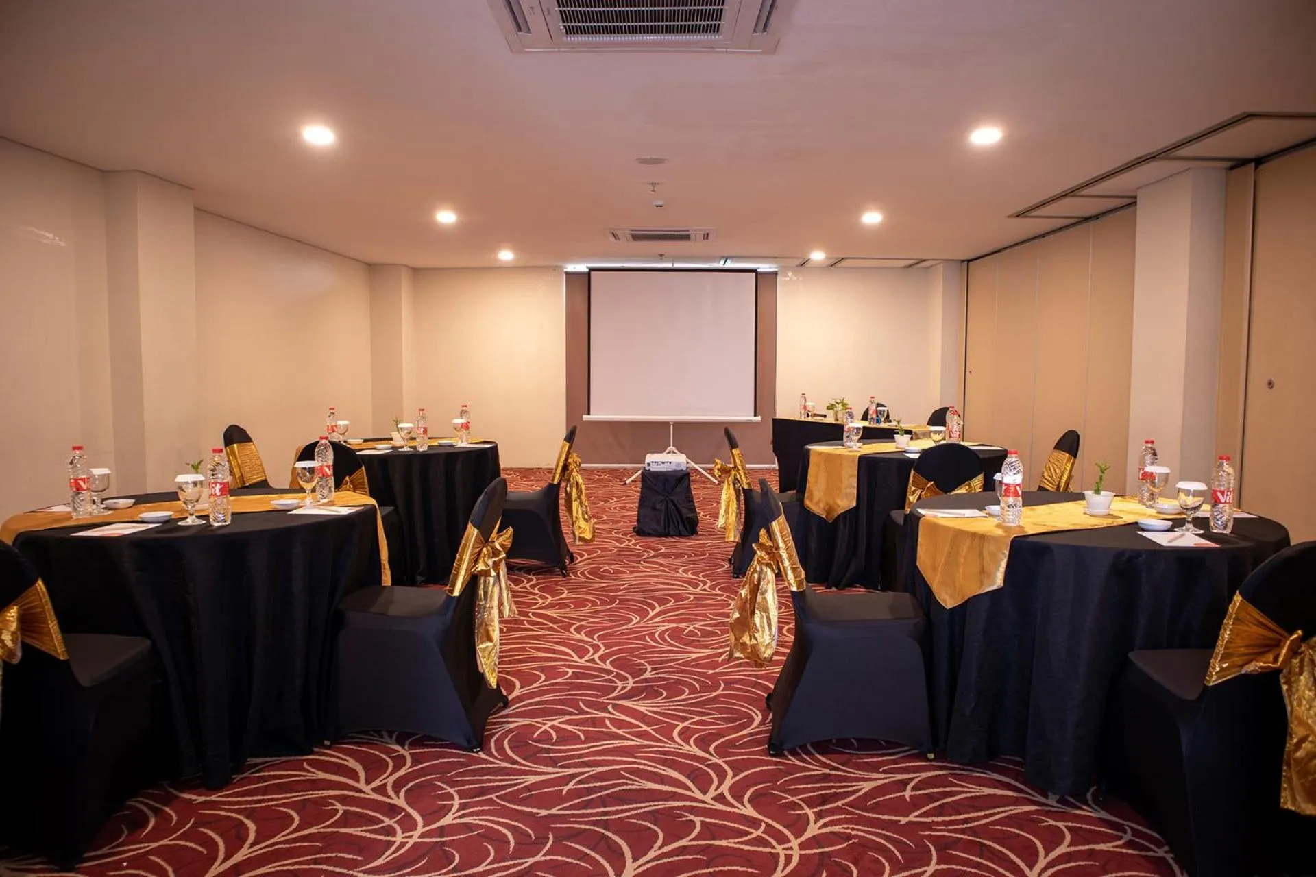 Meeting/conference room in Horison Emerald Timoho Yogyakarta