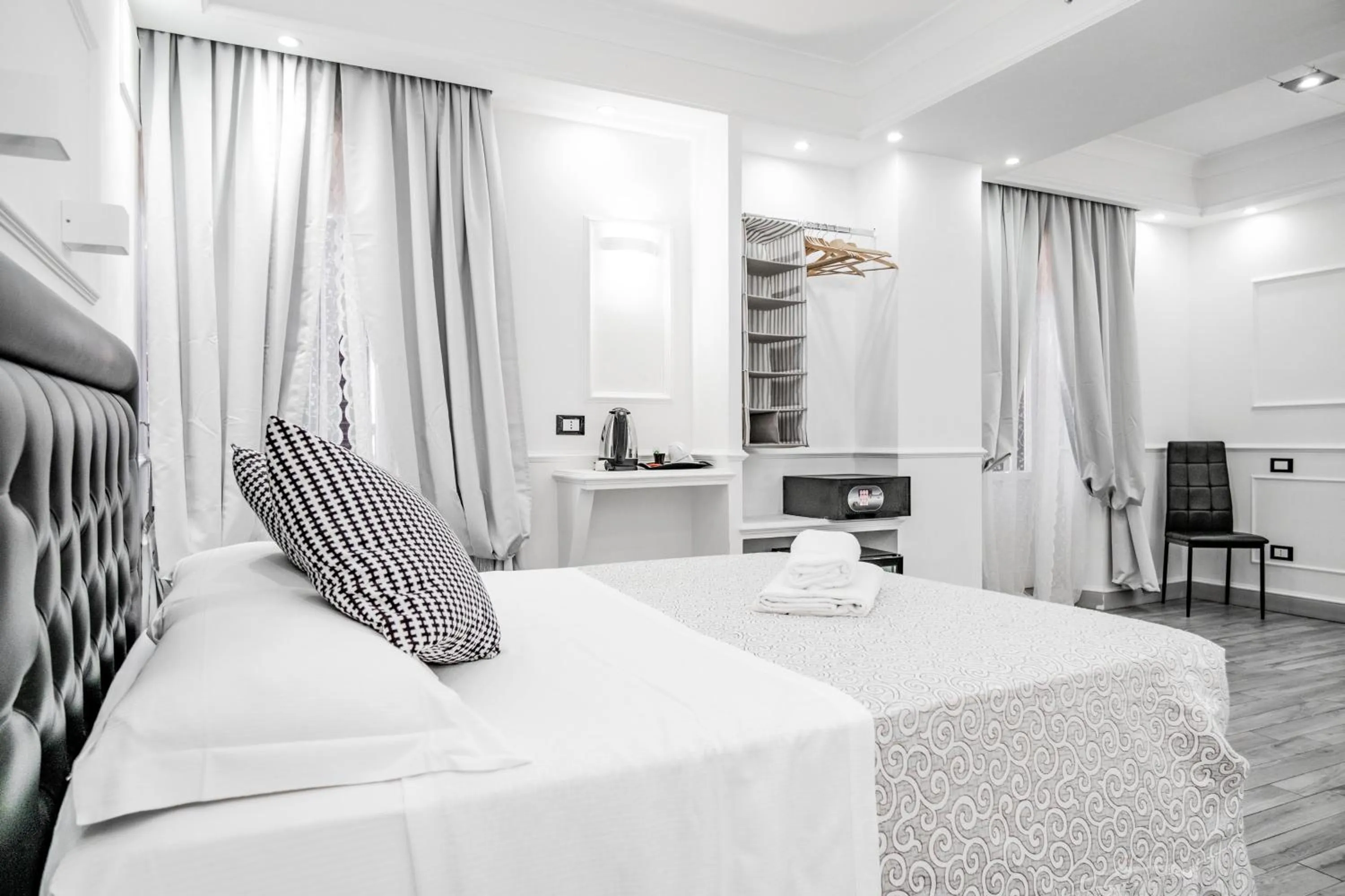 Photo of the whole room, Bed in Locanda Parlamento