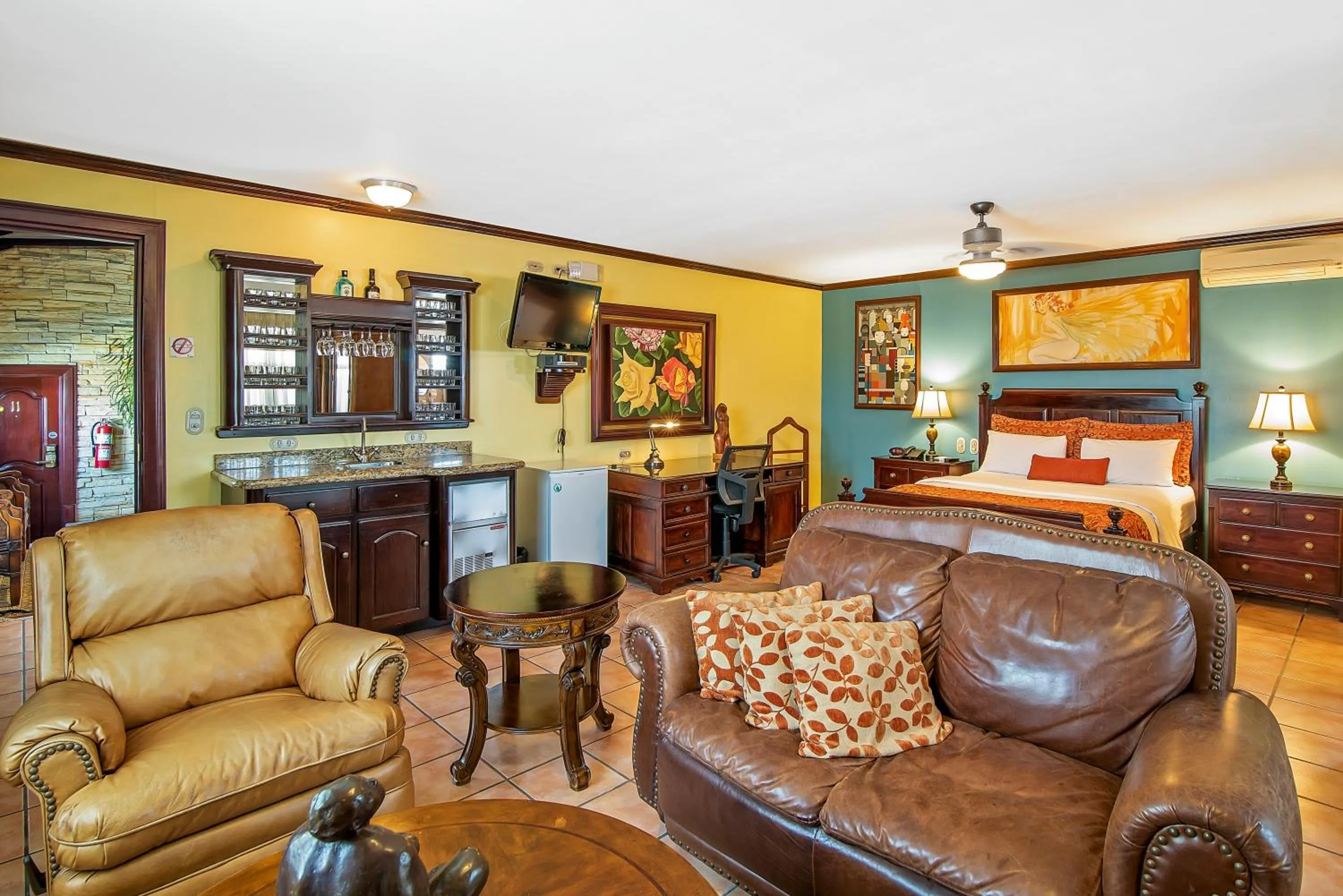 Bed in Hotel Casa Roland San Jose