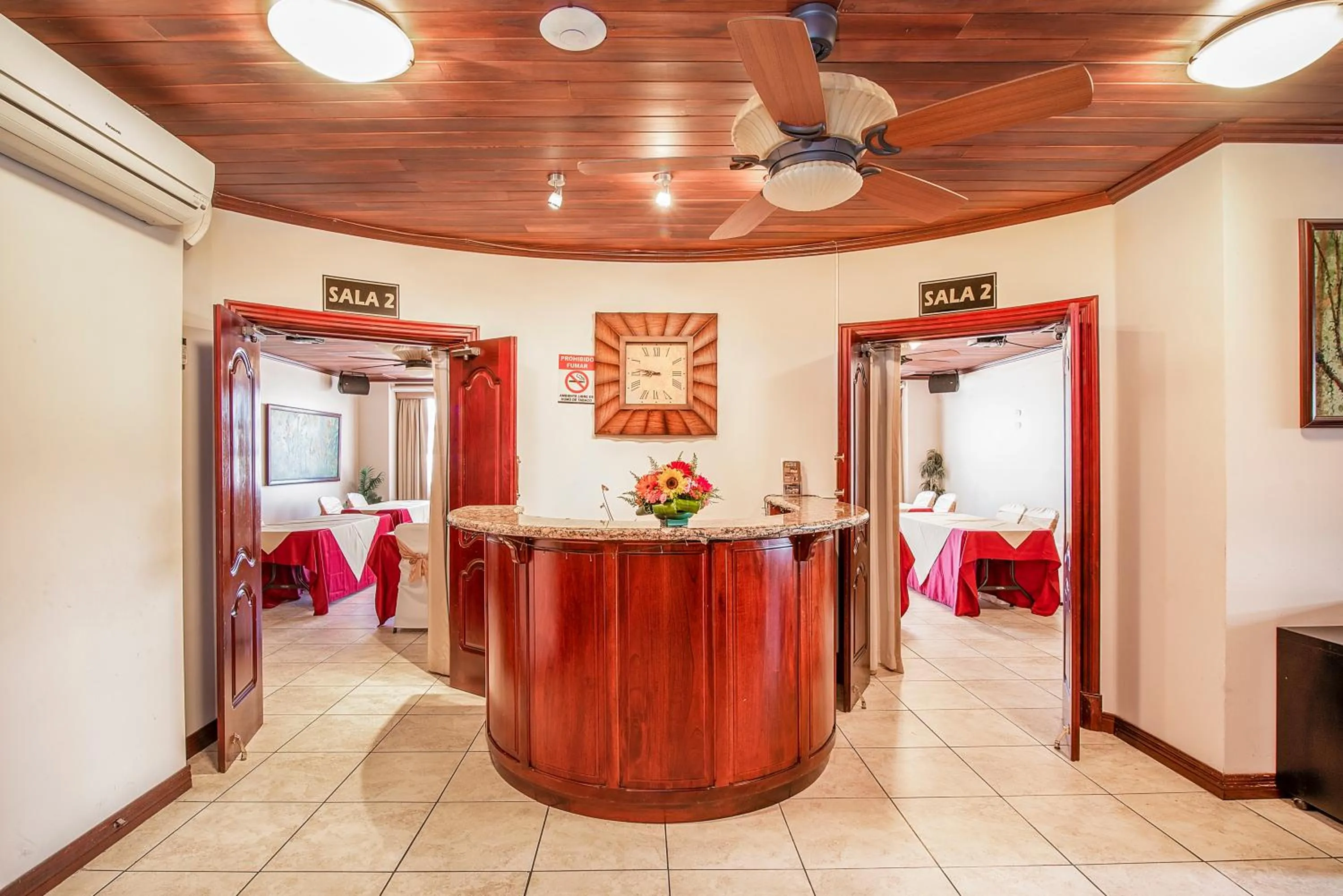 Lounge or bar in Hotel Casa Roland San Jose