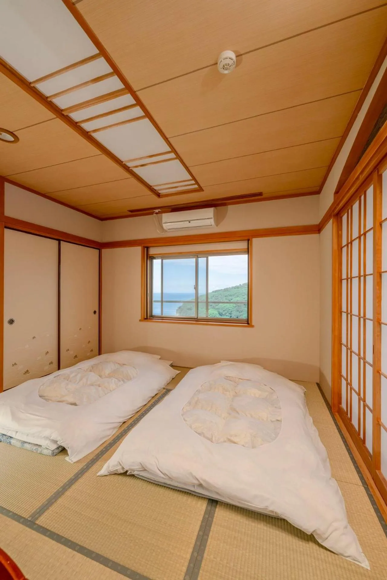 Bed in Manazuru Marin Hotel