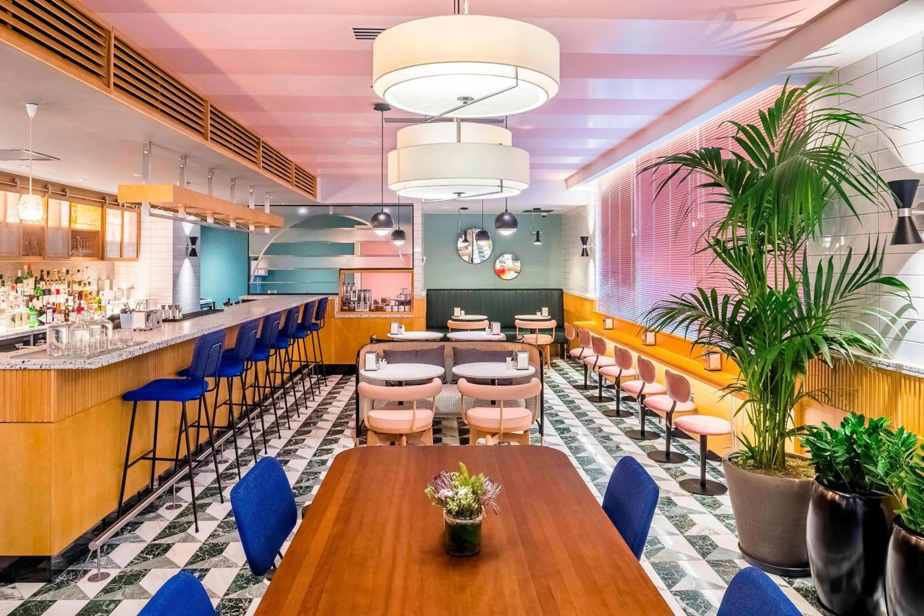 Lounge or bar in The Dixon, Tower Bridge, Autograph Collection