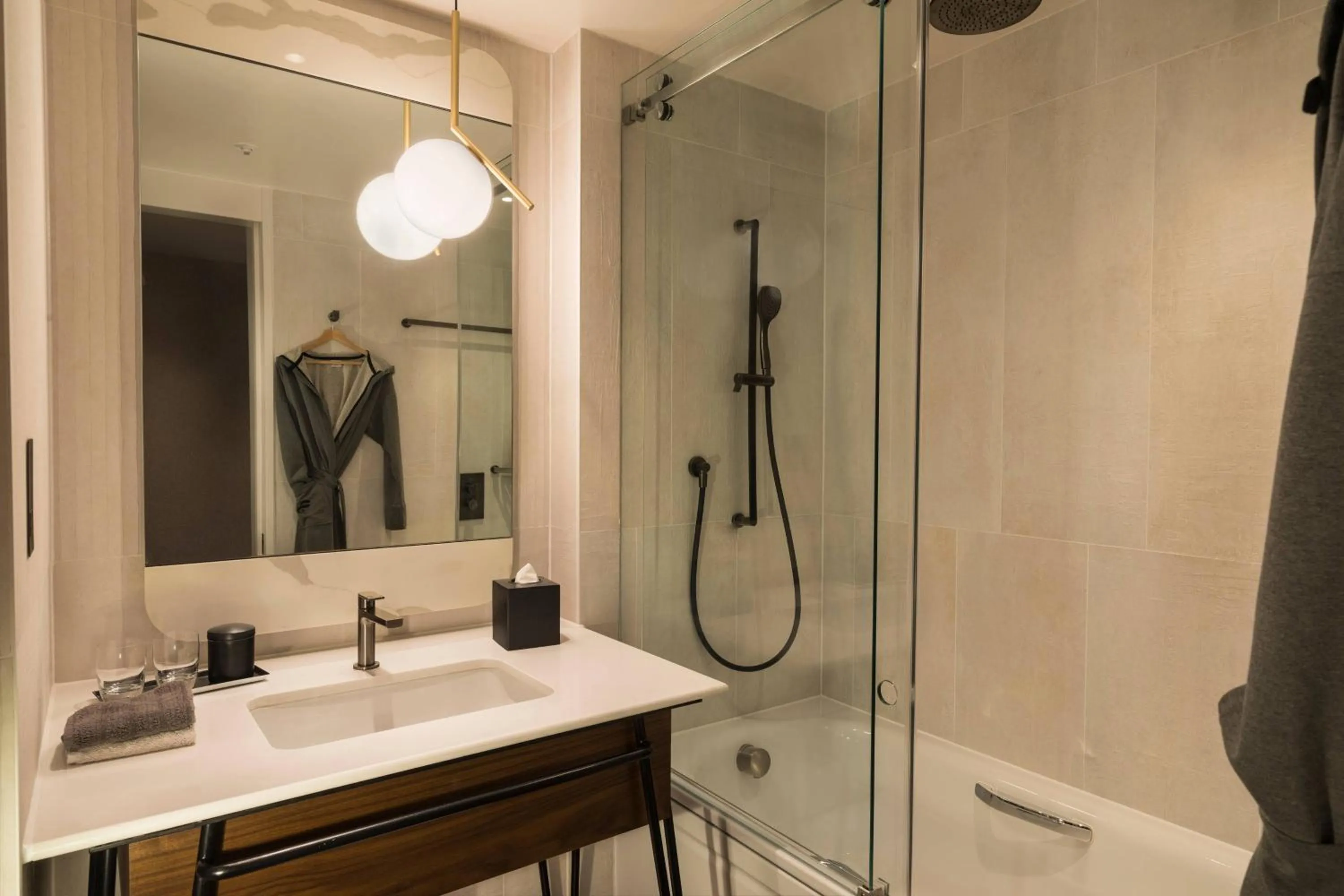 Bathroom in Bankside Hotel, Autograph Collection