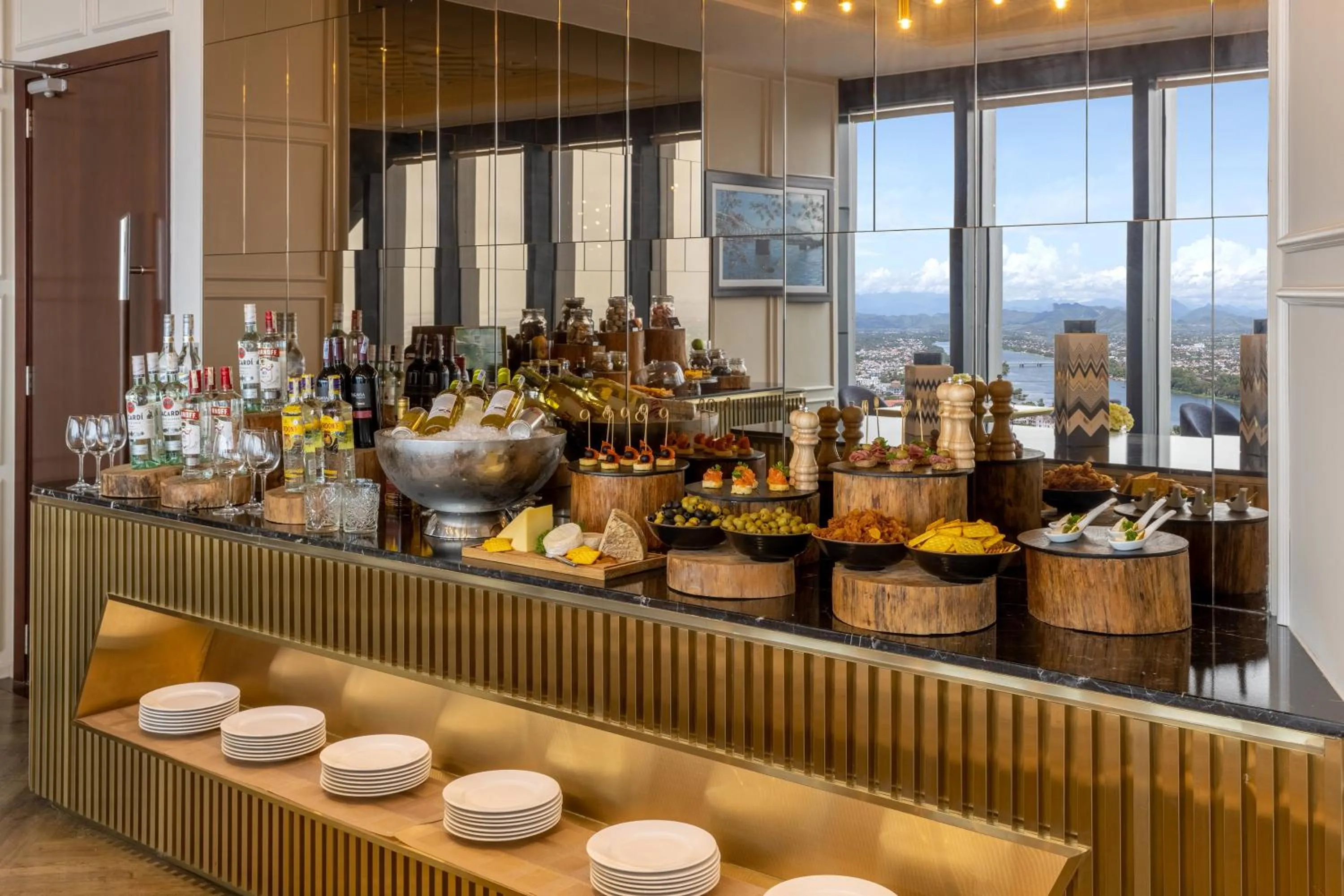 Lounge or bar in Melia Vinpearl Hue