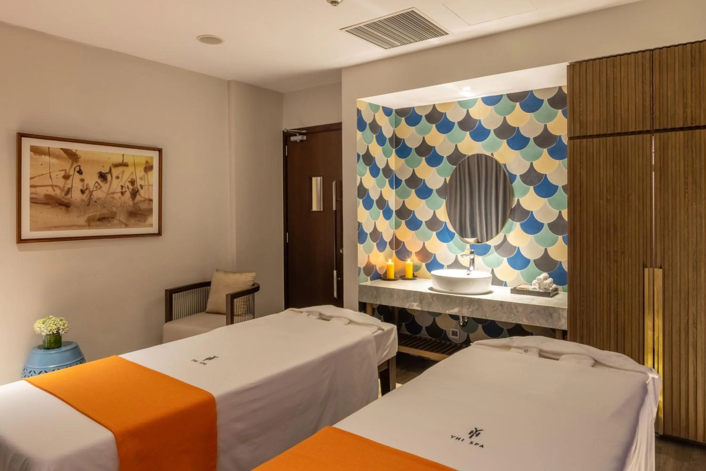 Spa and wellness centre/facilities, Bed in Melia Vinpearl Hue