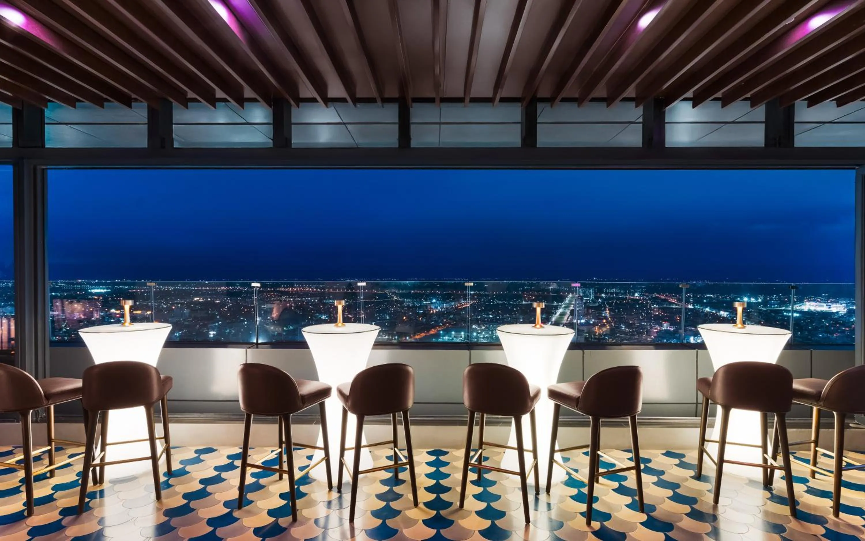 Lounge or bar in Melia Vinpearl Hue