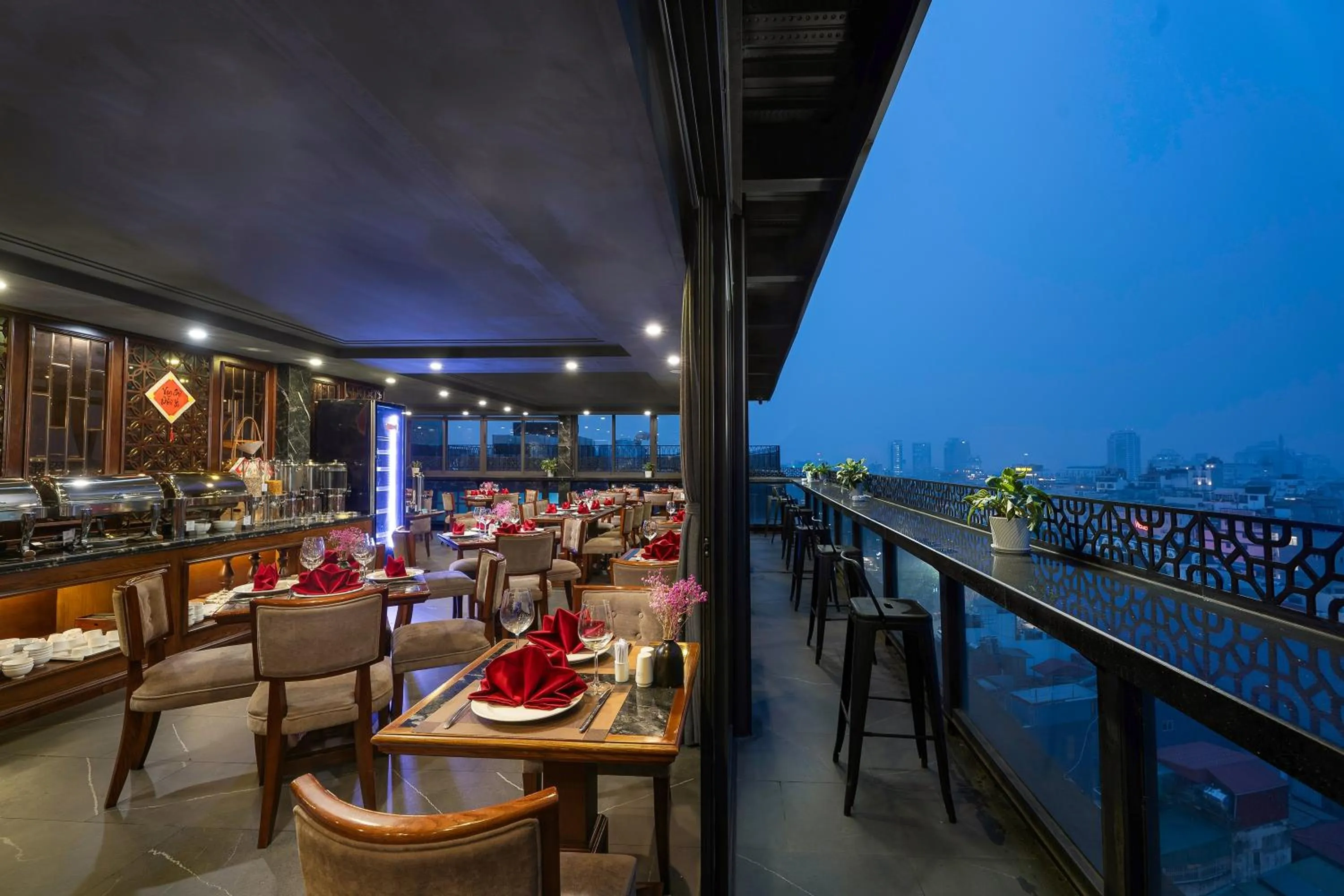 Restaurant/places to eat in Rex Hanoi Hotel