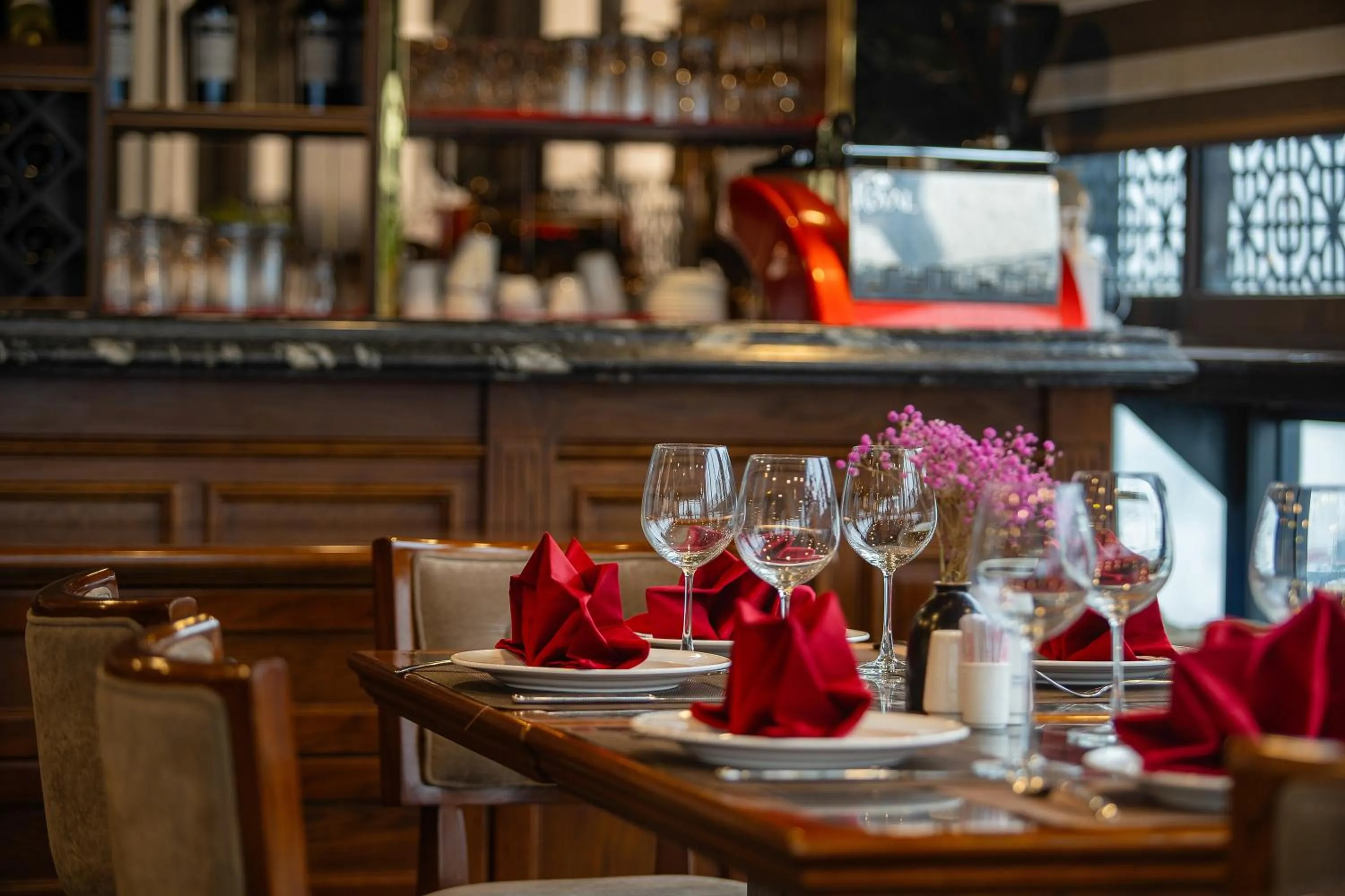 Restaurant/places to eat in Rex Hanoi Hotel