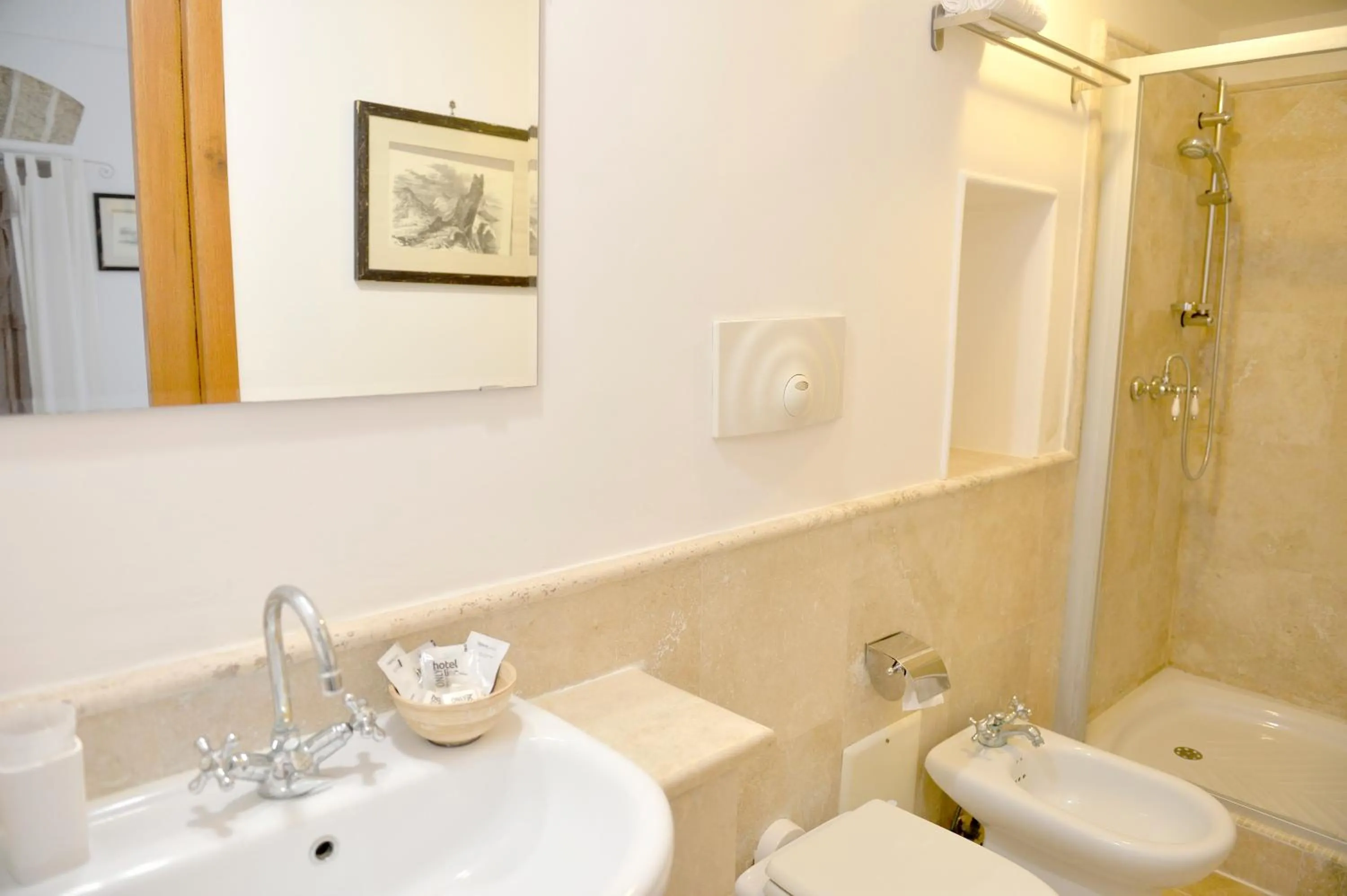 Shower in Piccolo Hotel Luisa