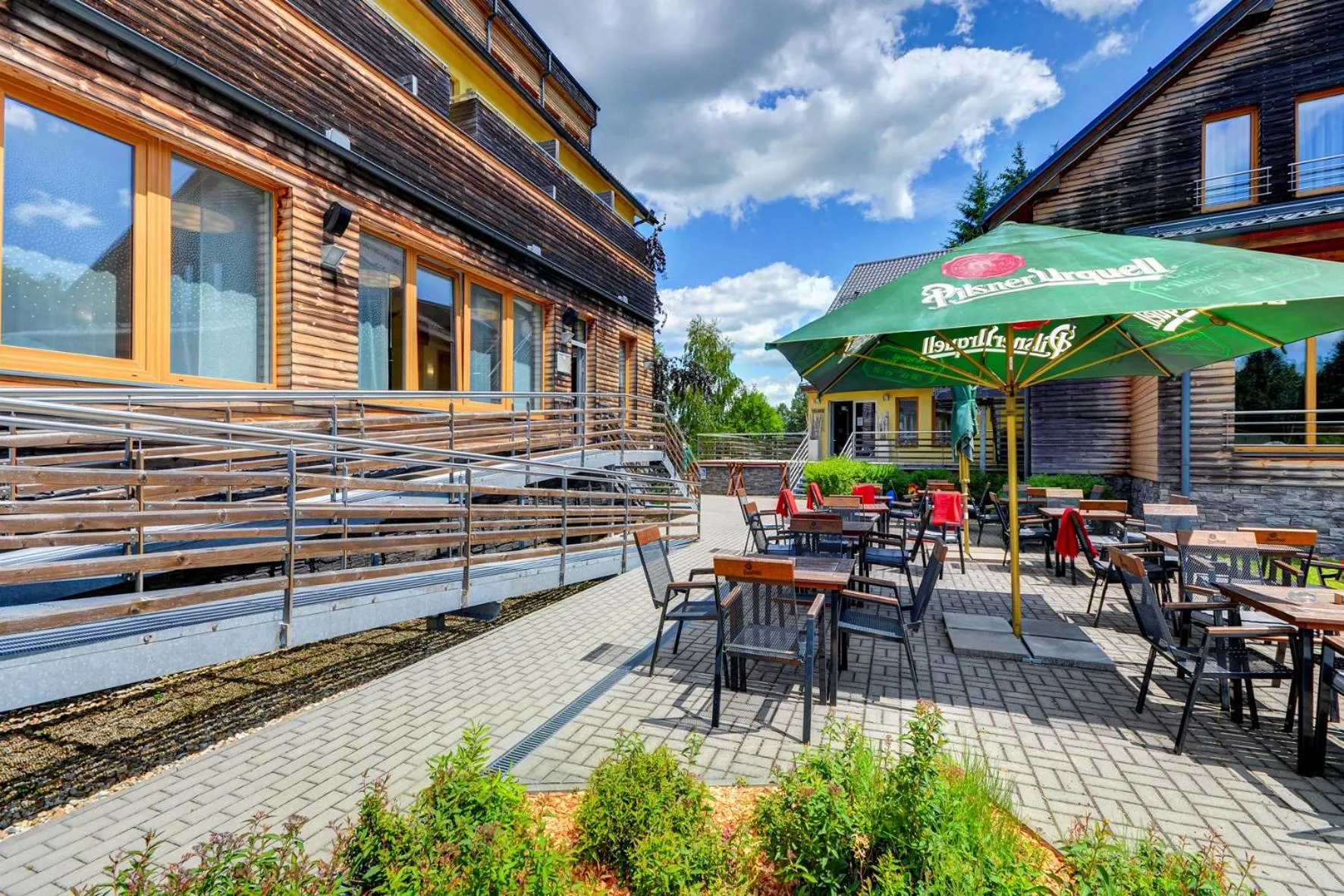 Restaurant/places to eat in Hotel Helios