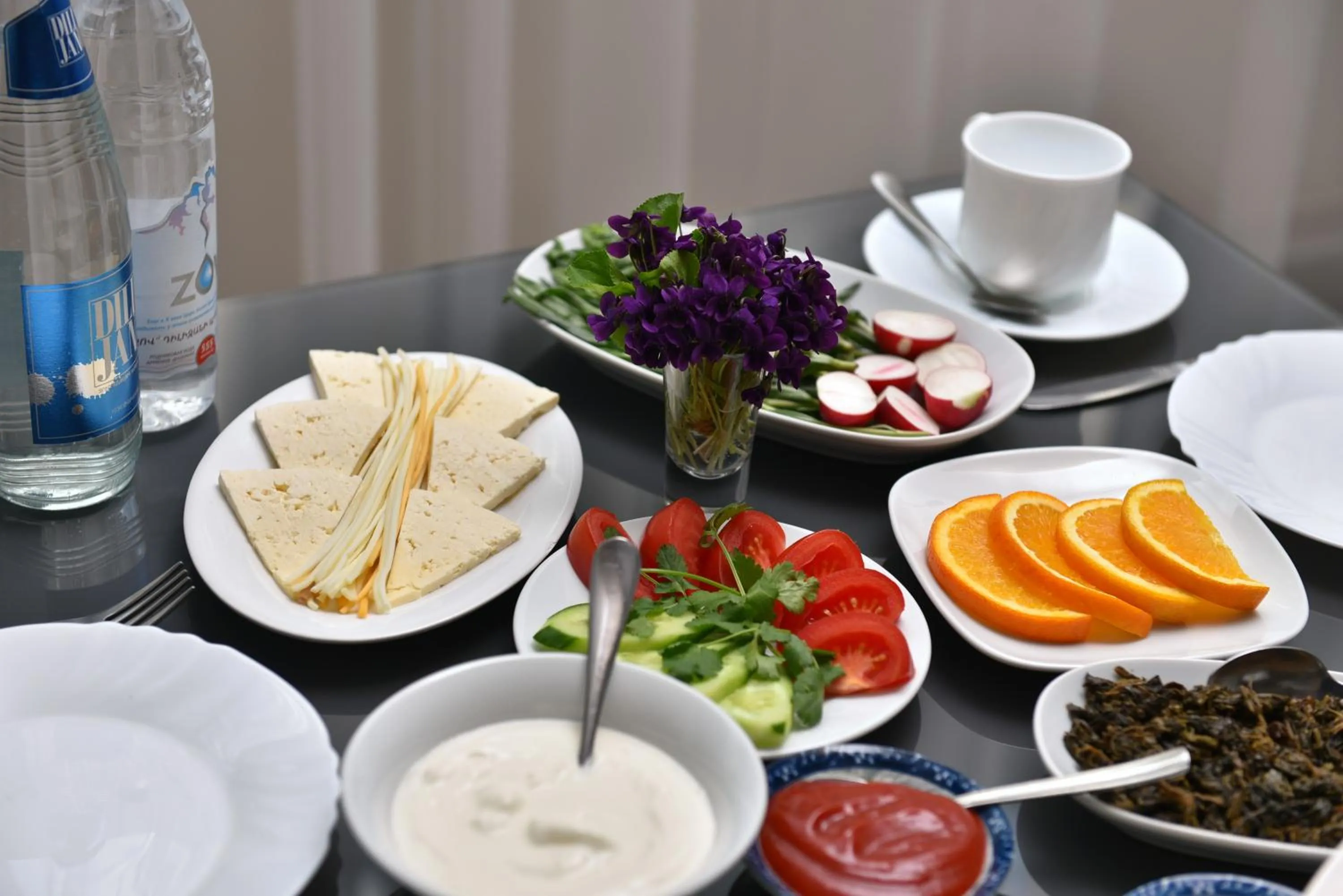 Restaurant/places to eat in GreenWood Hotel