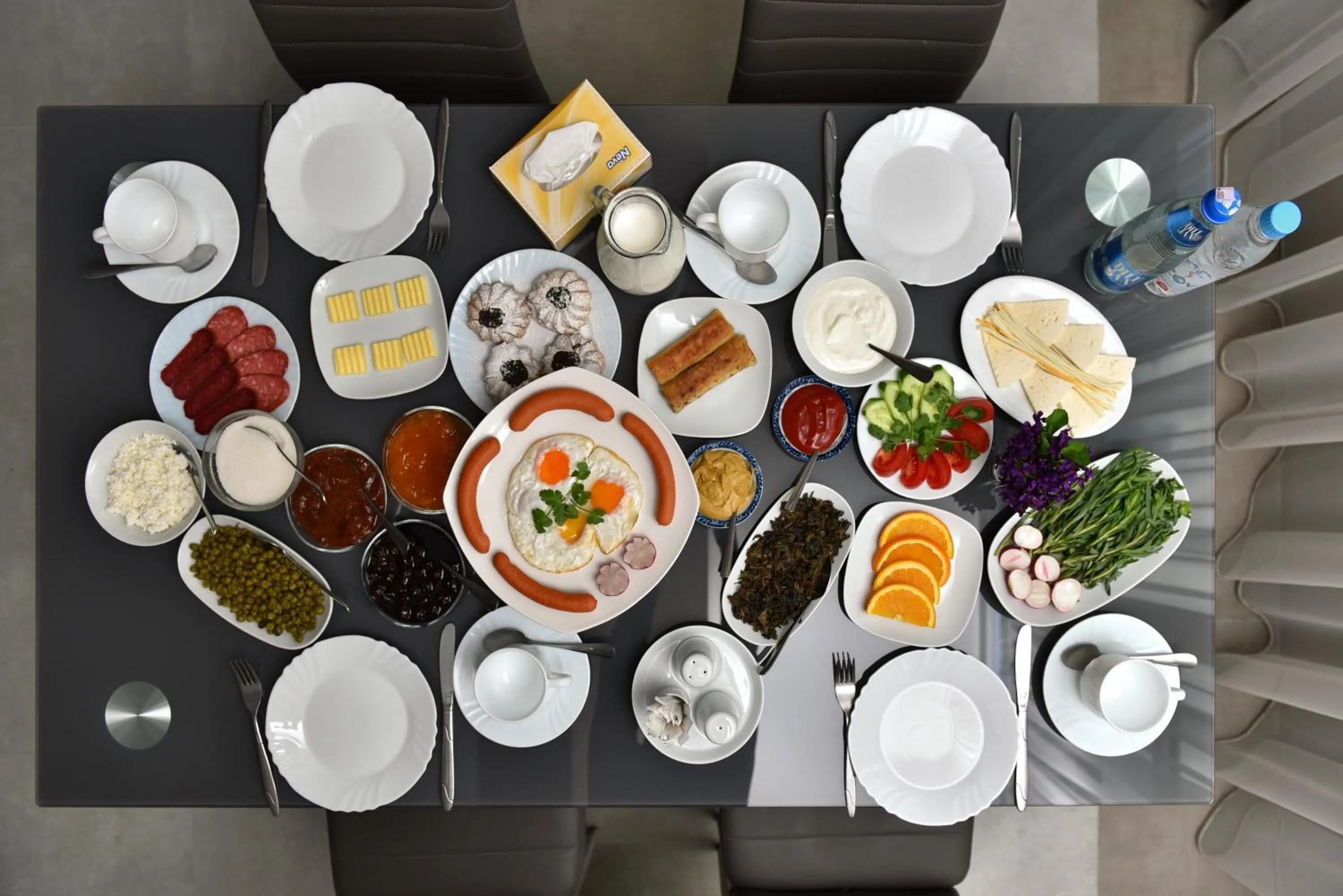 Food and drinks in GreenWood Hotel